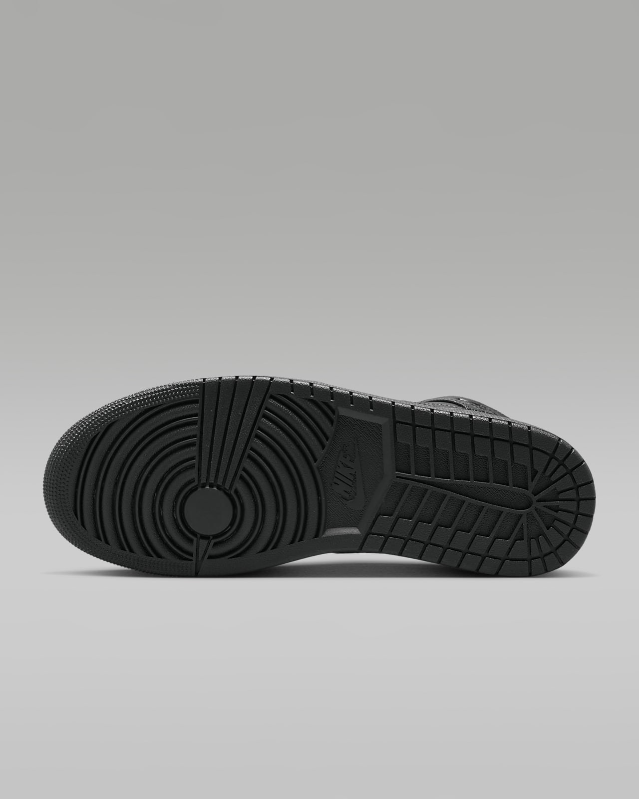 Men Sneakers Nike Air Jordan 1 Shoes, Size: 6 to 10