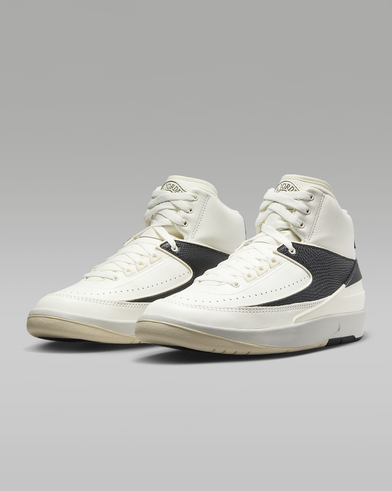 Air jordan 2 deals black and white