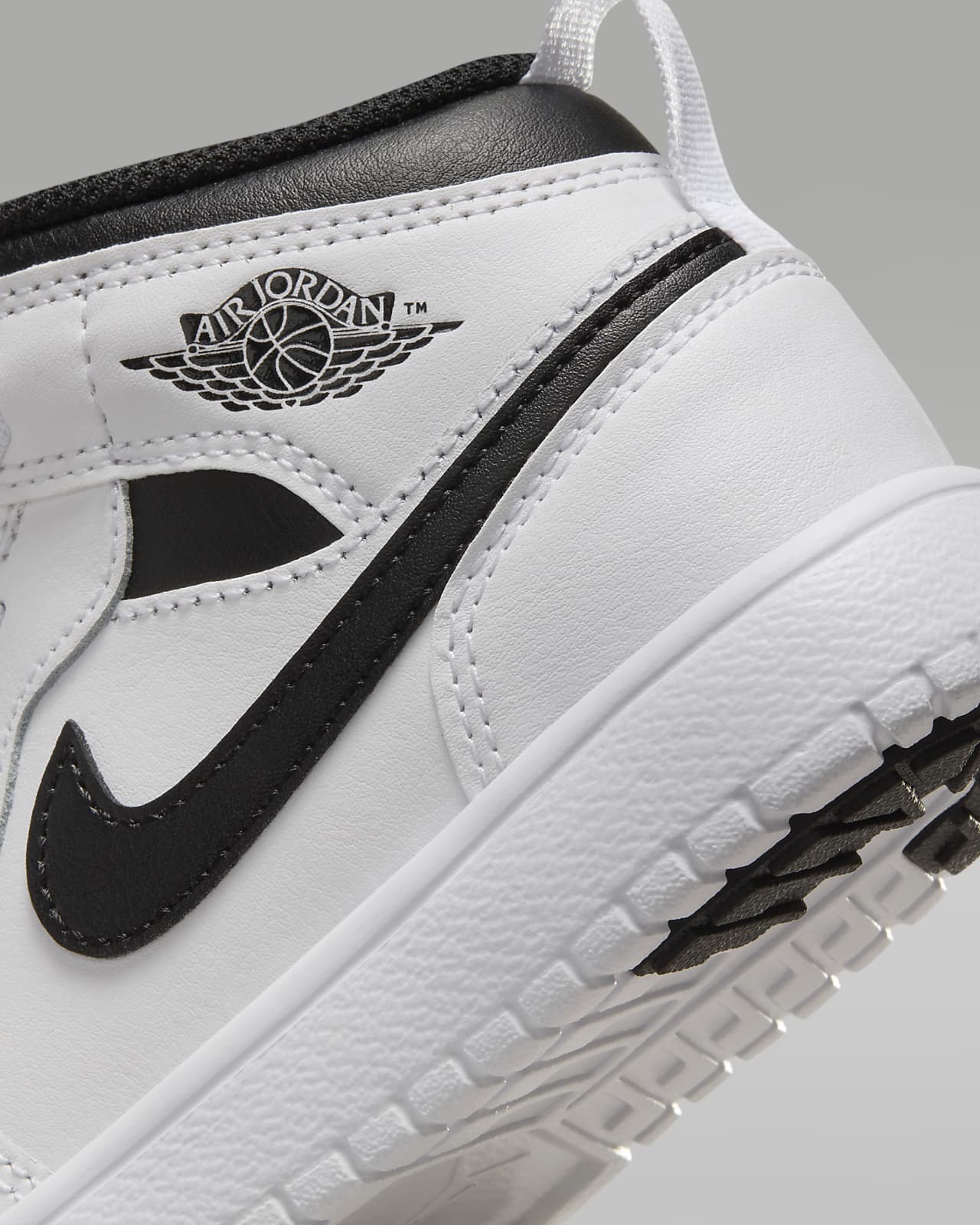 Nike air jordan sales 1 mid alt