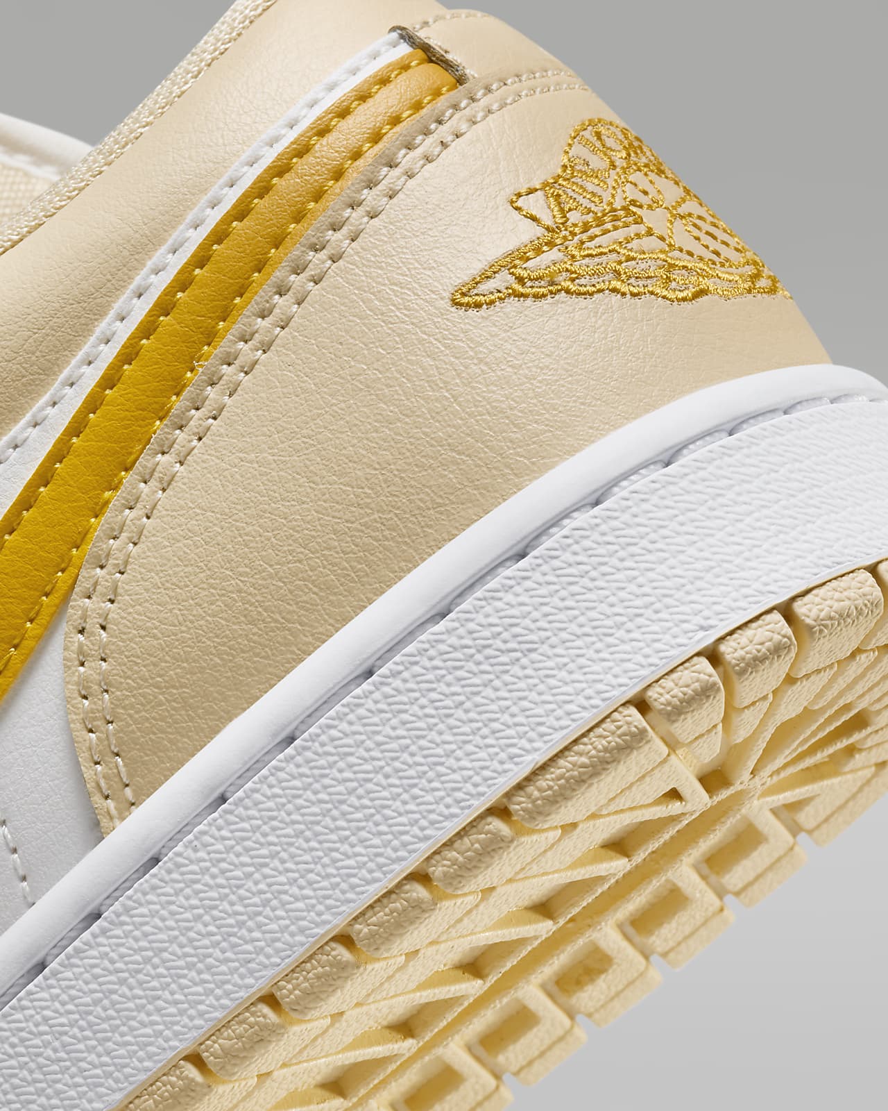 Air jordan sales 1 low flyknit