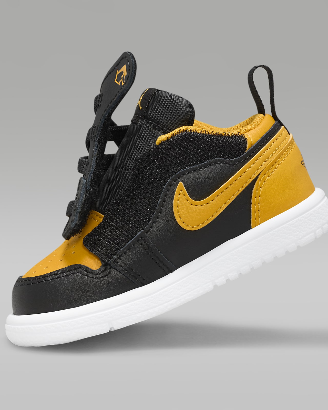 Black and yellow clearance nike toddler shoes