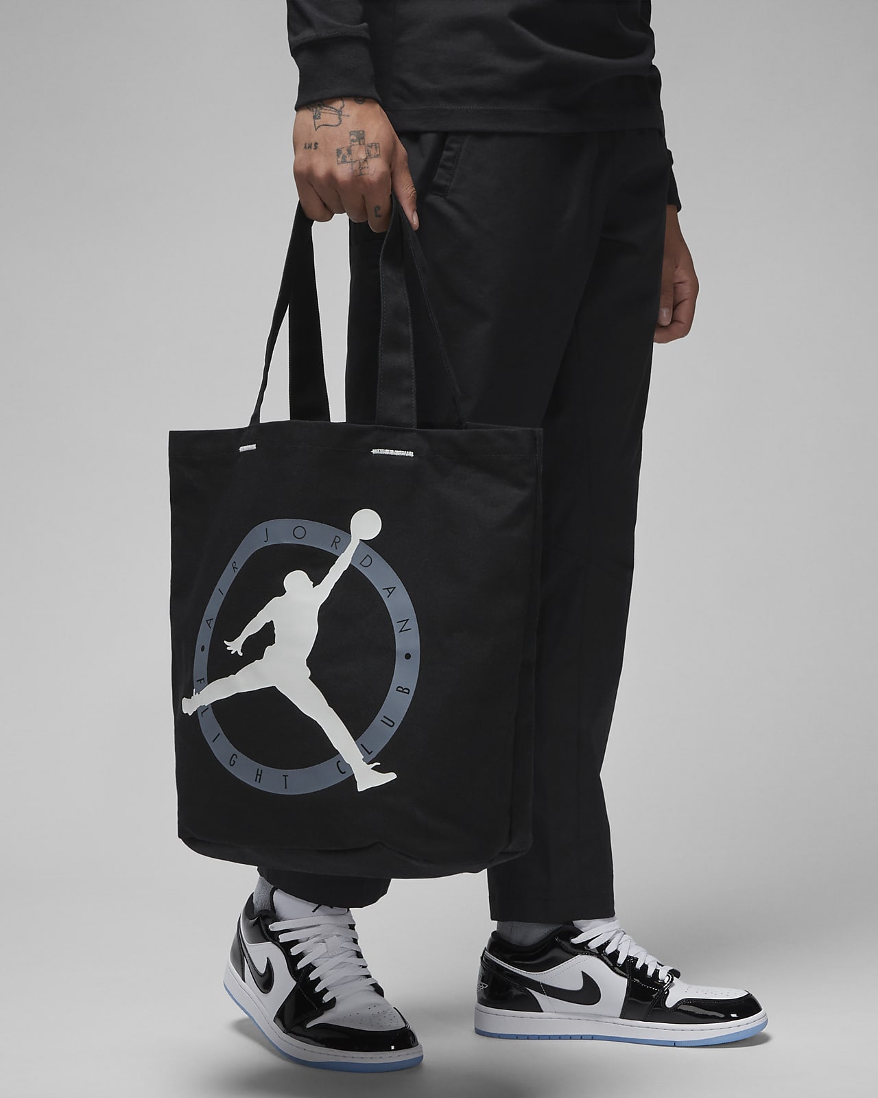 Air Jordan Mini Tote Kids' Tote Bag (7L). Nike LU