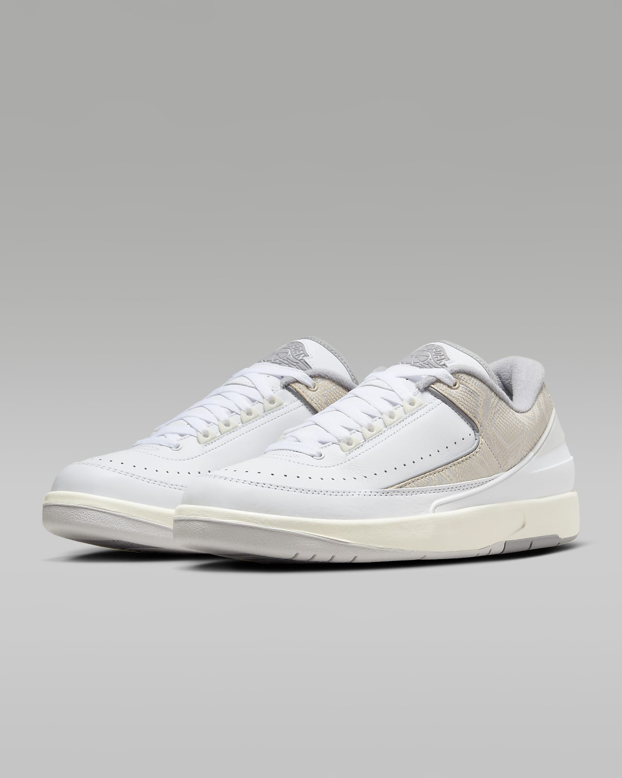 Air jordan online 2 white