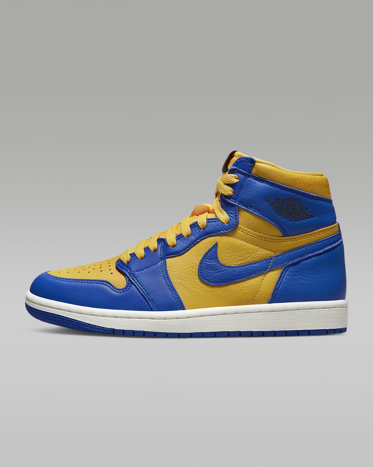 Air Jordan 1 Retro High Women's Shoes. Nike LU