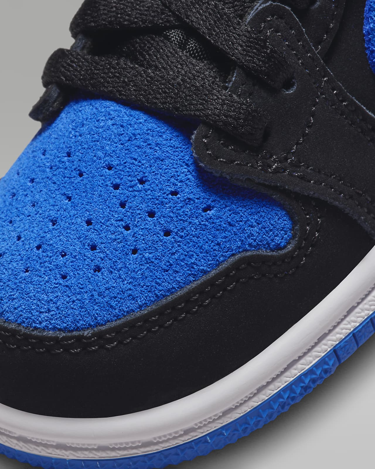 Baby blue white and black hotsell jordan 1