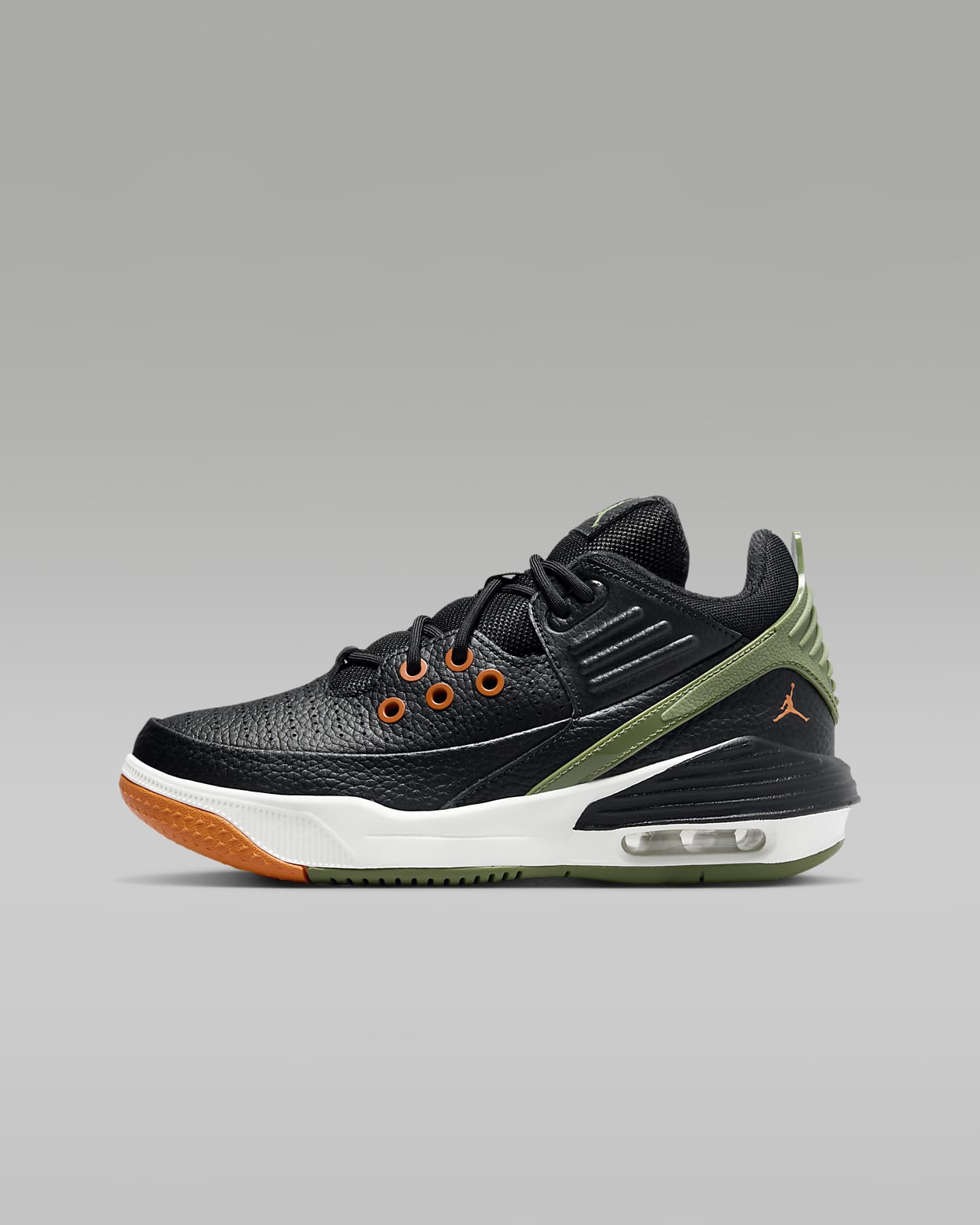 Jordan Max Aura 5 Older Kids Shoes. Nike SG