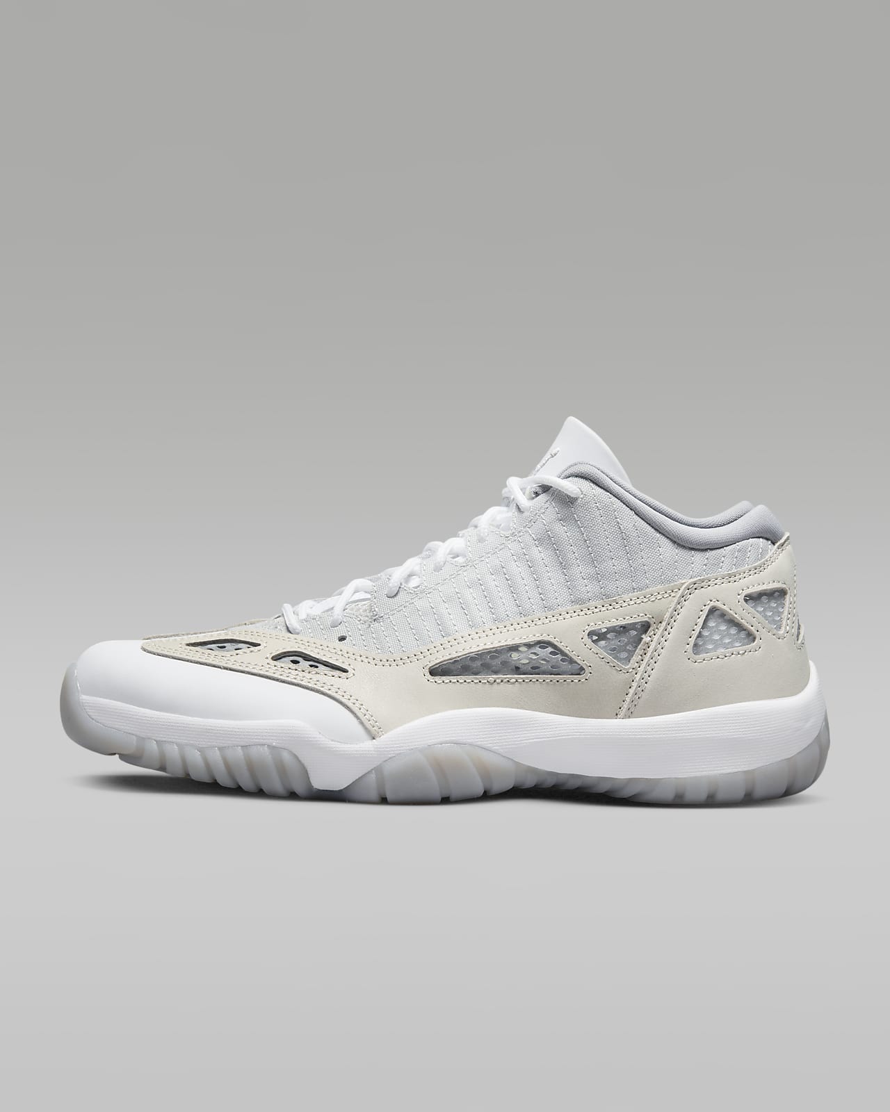 Air Jordan 11 Retro Low IE Men's Shoes. Nike LU