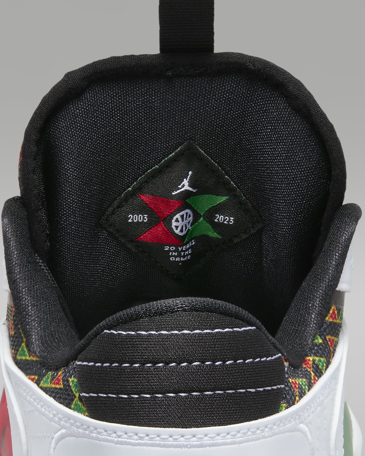 Peace-Themed Basketball Shoes : Nike Air Raid Retro