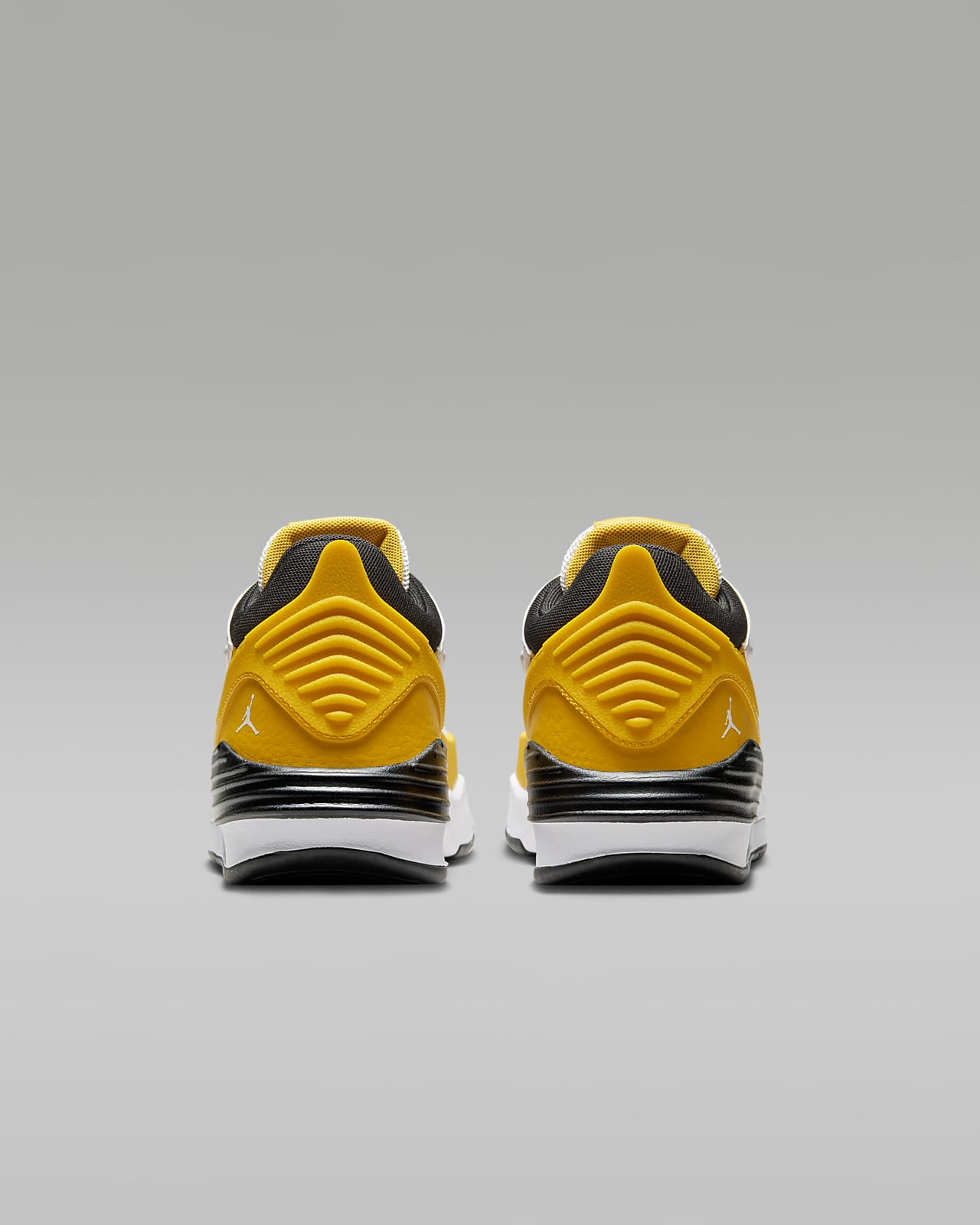 Jordan Max Aura 5 Older Kids Shoes. Nike RO