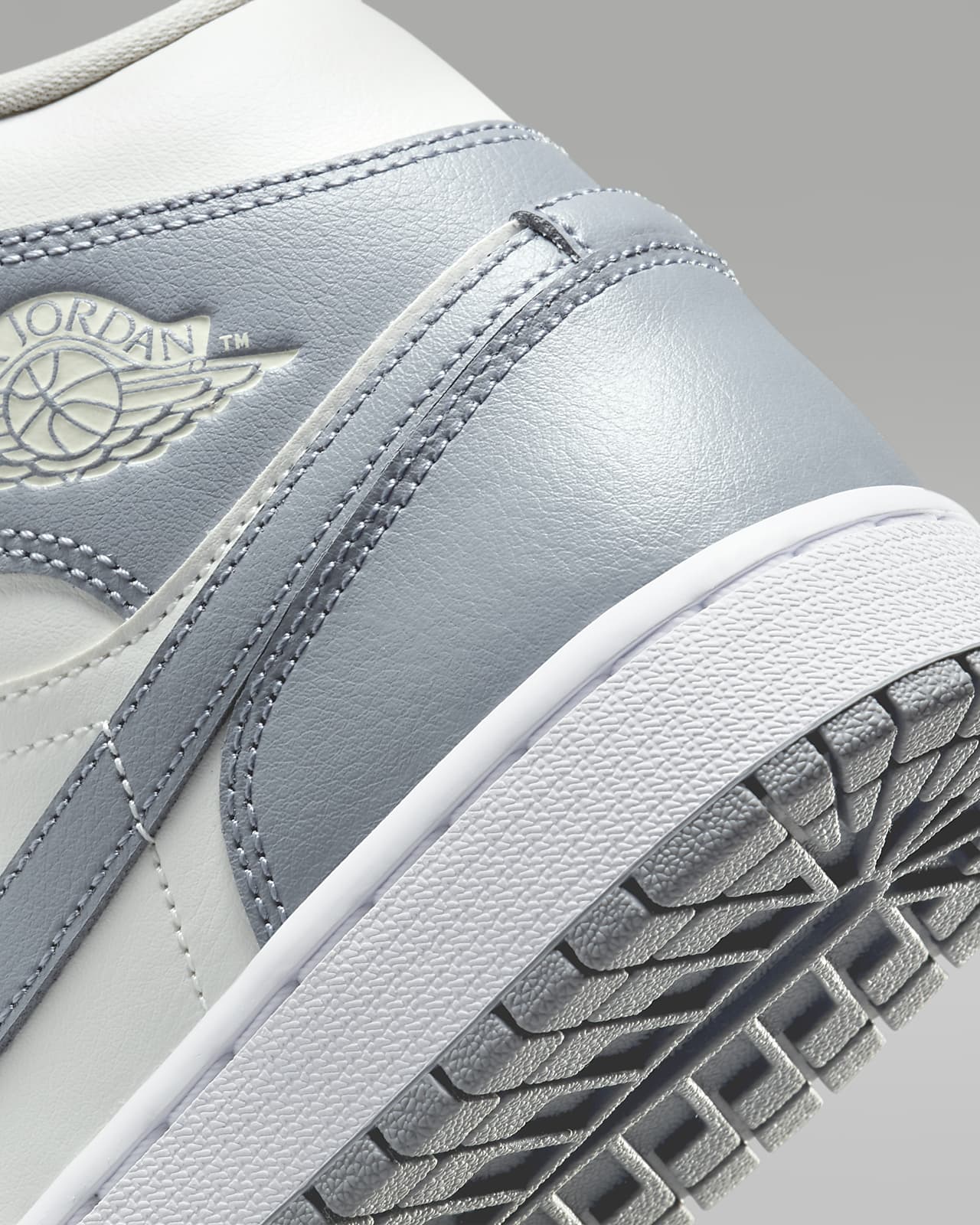 Nike Air Jordan 1 Mid trainers in grey/white