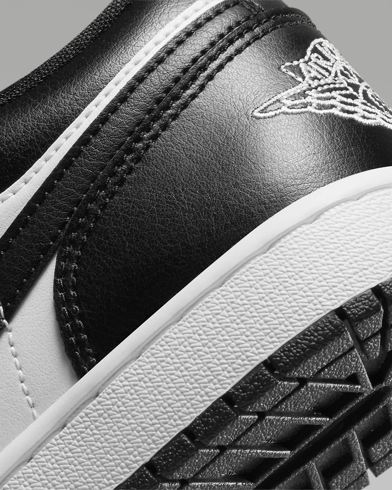 Nike WMNS Air Jordan 1 Low "White/Black"