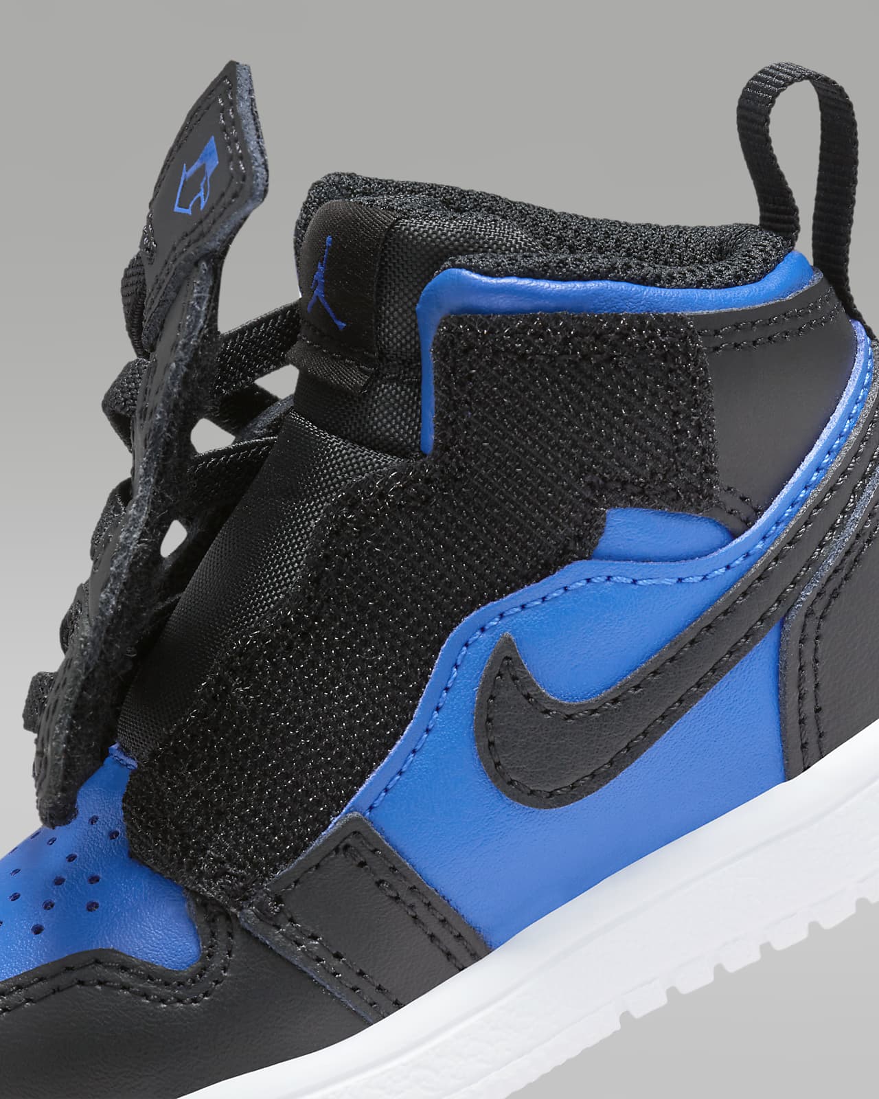 Nike air jordan sales 1 mid alt