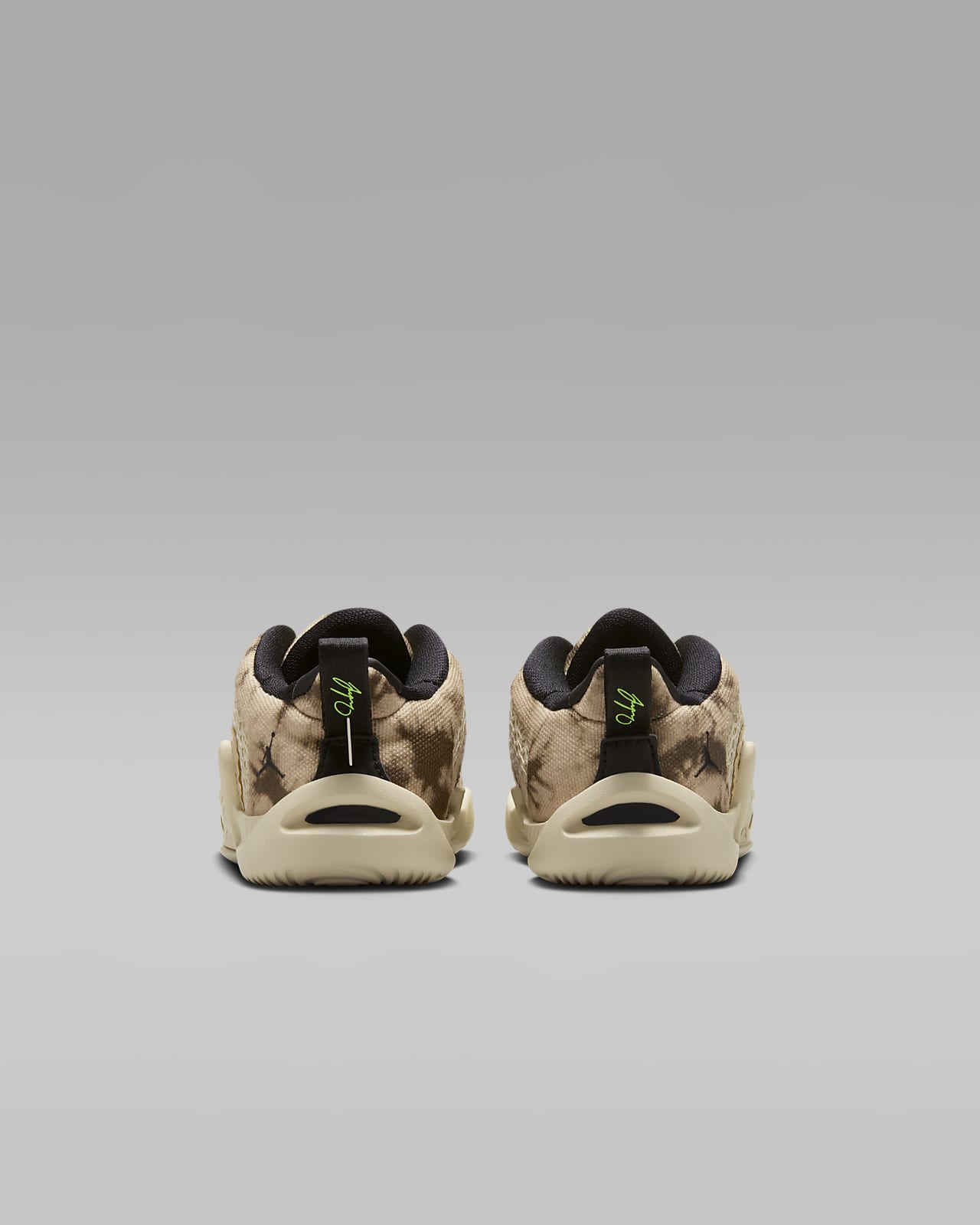 Nike camo shop tennis shoes