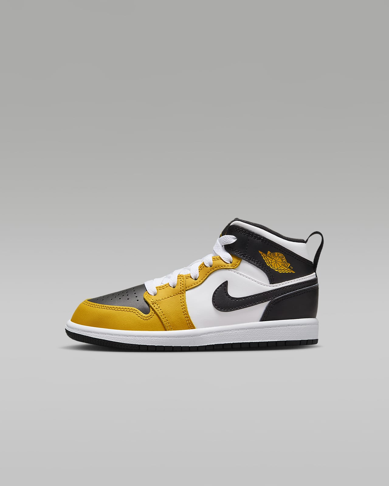 Jordan 1 Mid Younger Kids Shoes. Nike IL
