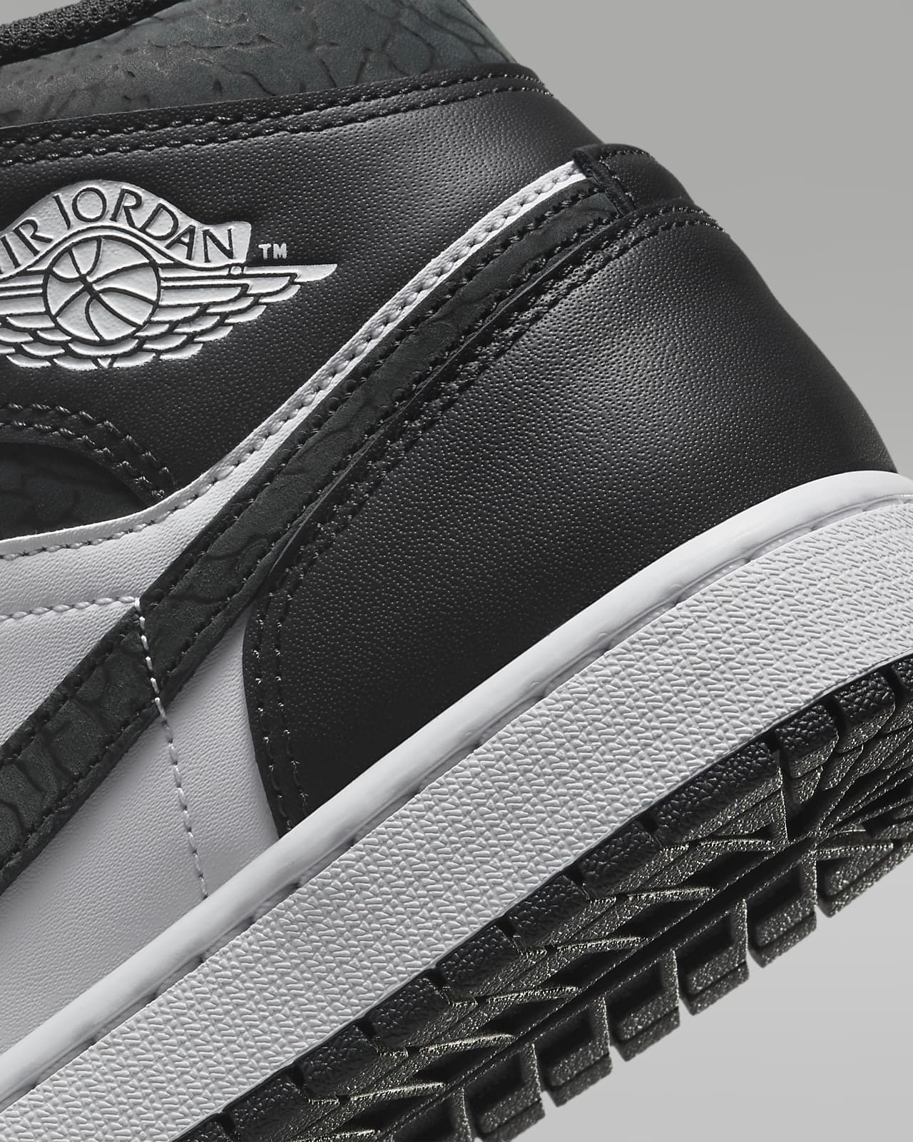 Air Jordan 1 Mid SE Men's Shoes, by Nike Size 10.5 (Black)