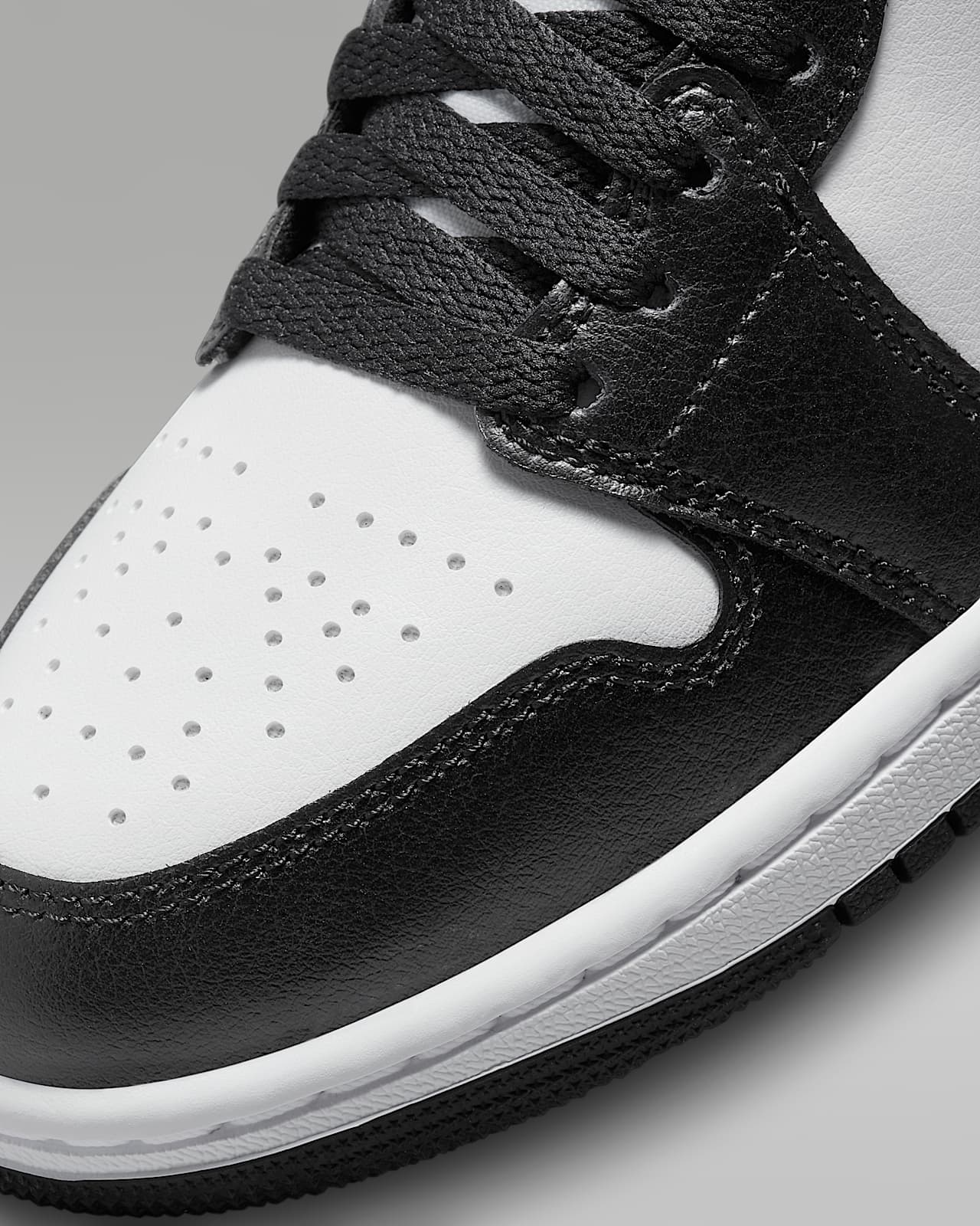 Nike jordan mid sale 1 black