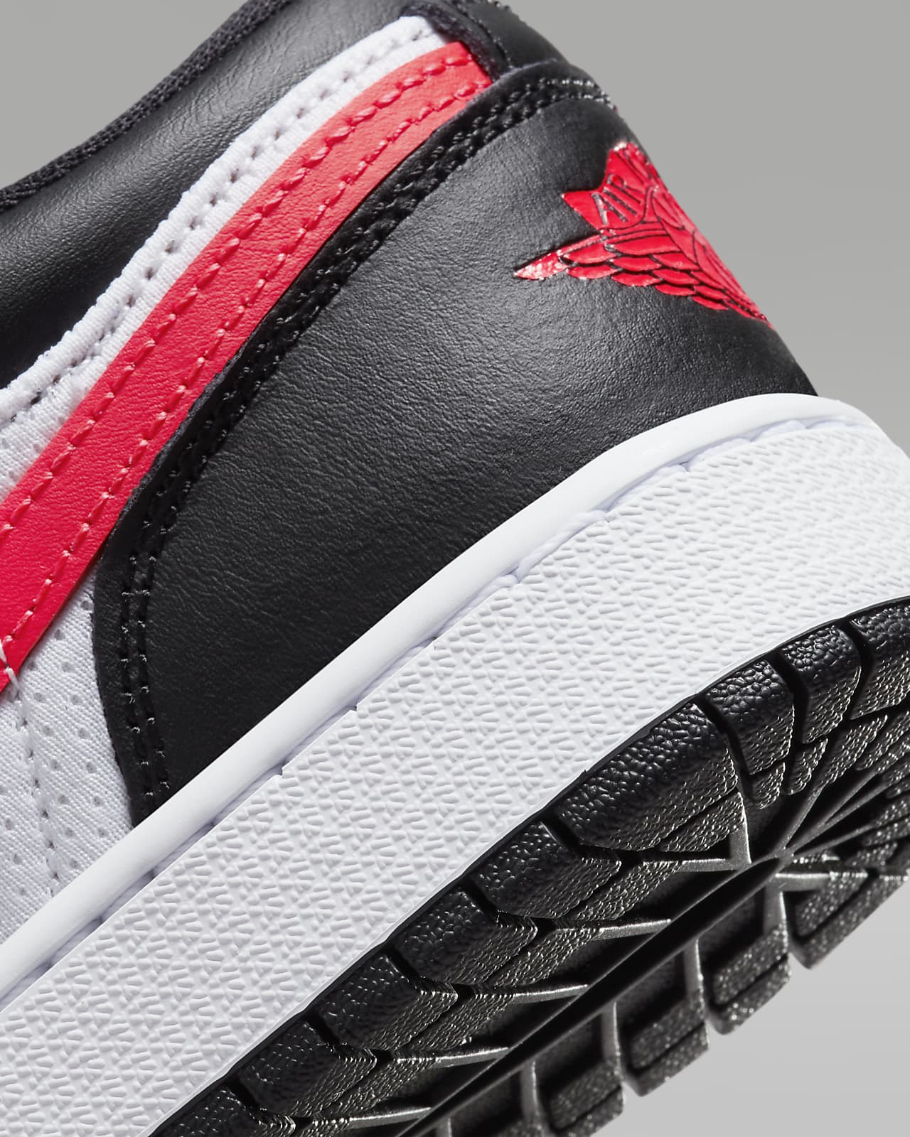 Air Jordan 1 Low SE Older Kids Shoes