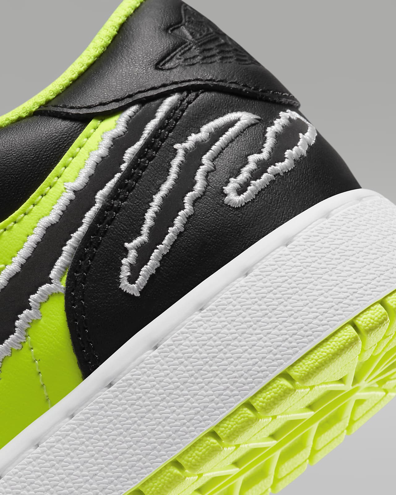 Air Jordan 1 Low SE Older Kids Shoes