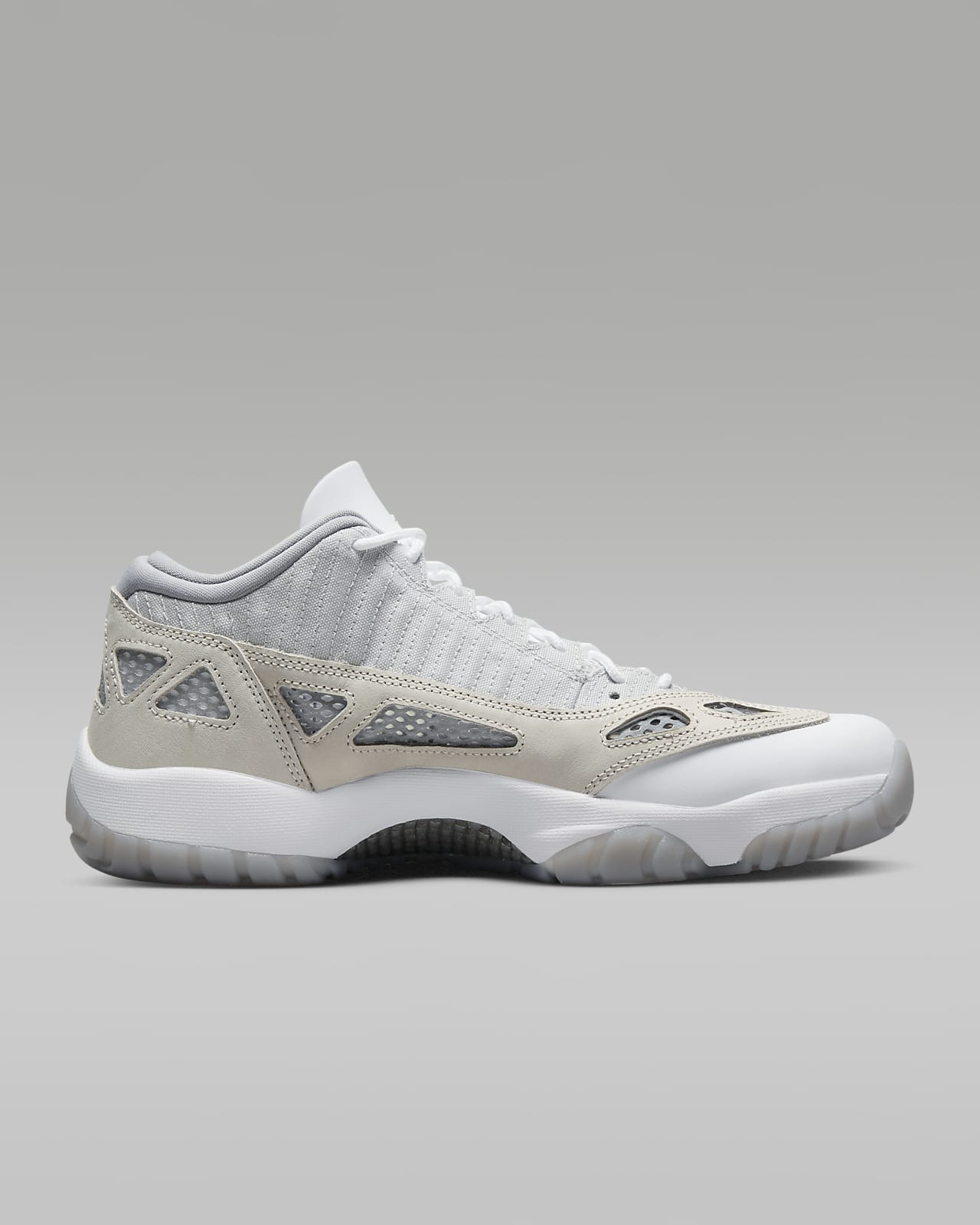 Air Jordan 11 Retro Low Men's Shoes. Nike IN