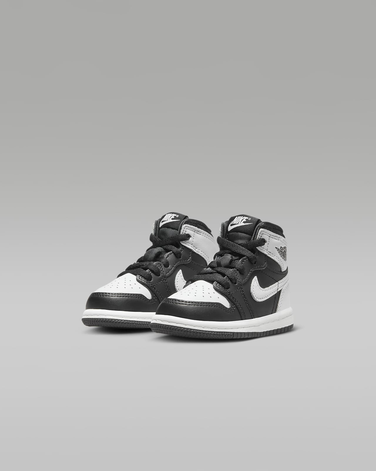 White and black retros 2025