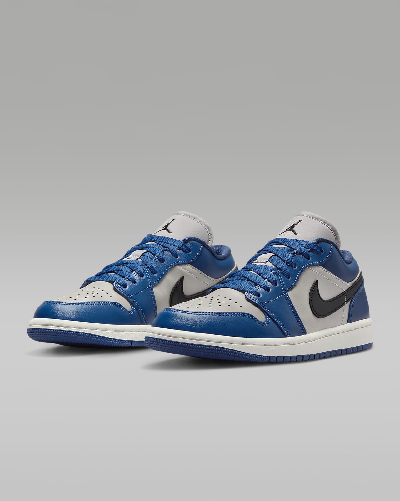 Air Jordan 1 Low Women s Shoes. Nike RO