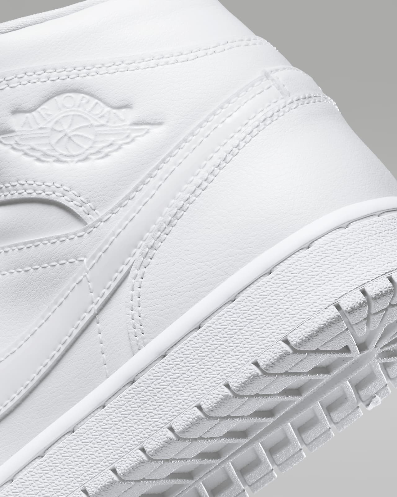Nike Air Jordan 1 Mid Se Women's Trainers Da8009 Trainers Shoes, White  metallic silver metallic, 3.5 UK, White Metallic Silver Metallic, 36.5 EU:  Buy Online at Best Price in UAE 