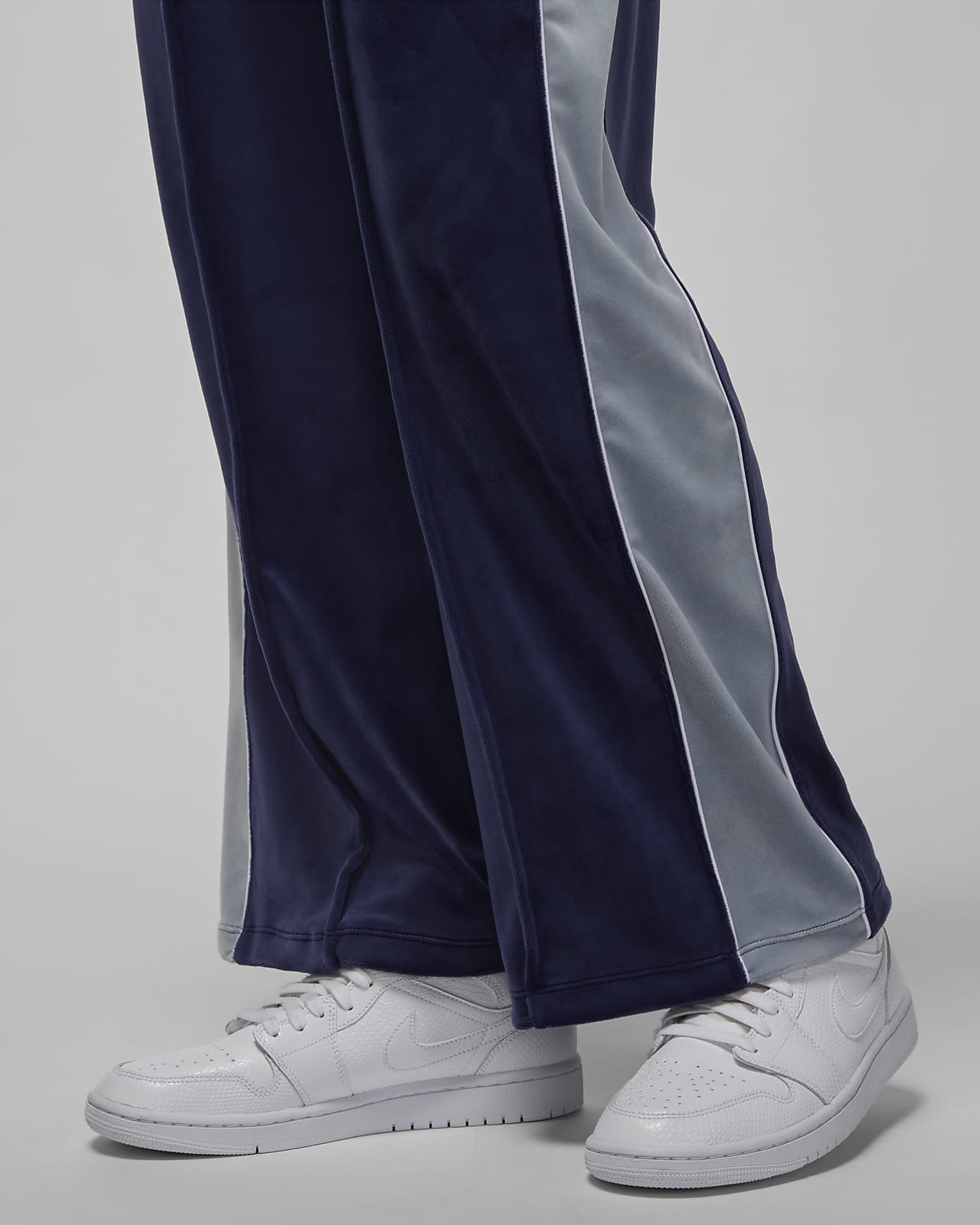 Jordan Flight Women's Velour Trousers. Nike DK
