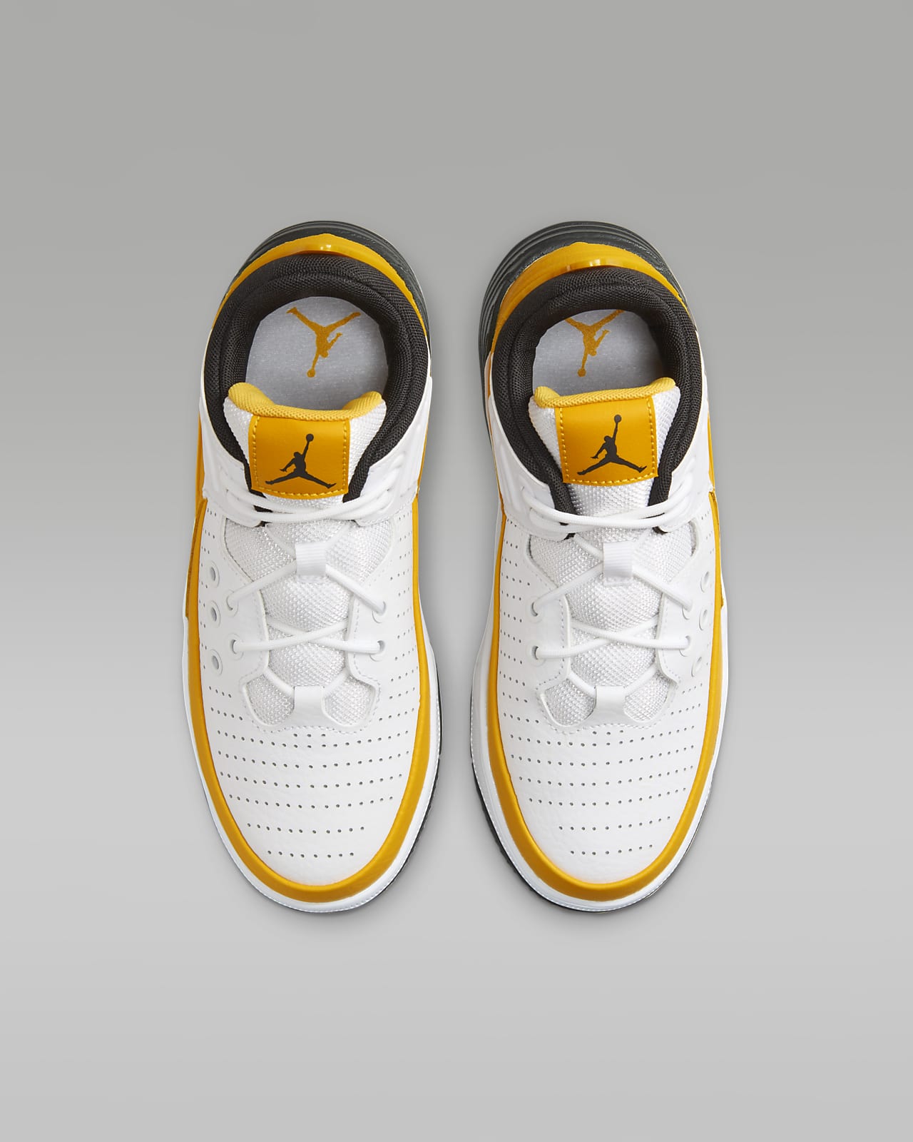 Jordan Max Aura 5 Older Kids Shoes. Nike LU