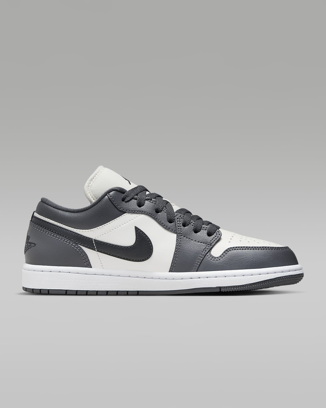 Mens jordan low hotsell