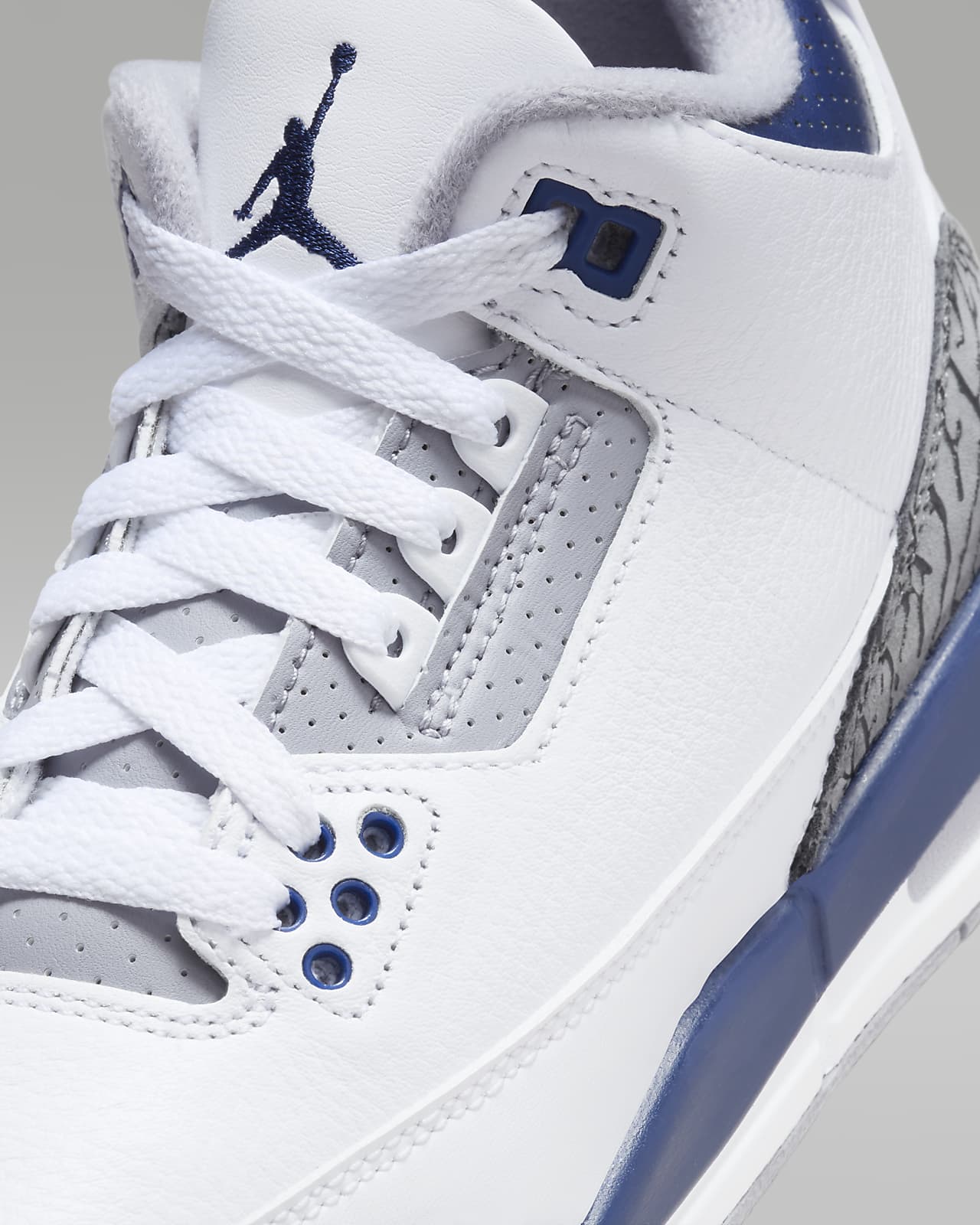 Jordan 3 deals blue and white