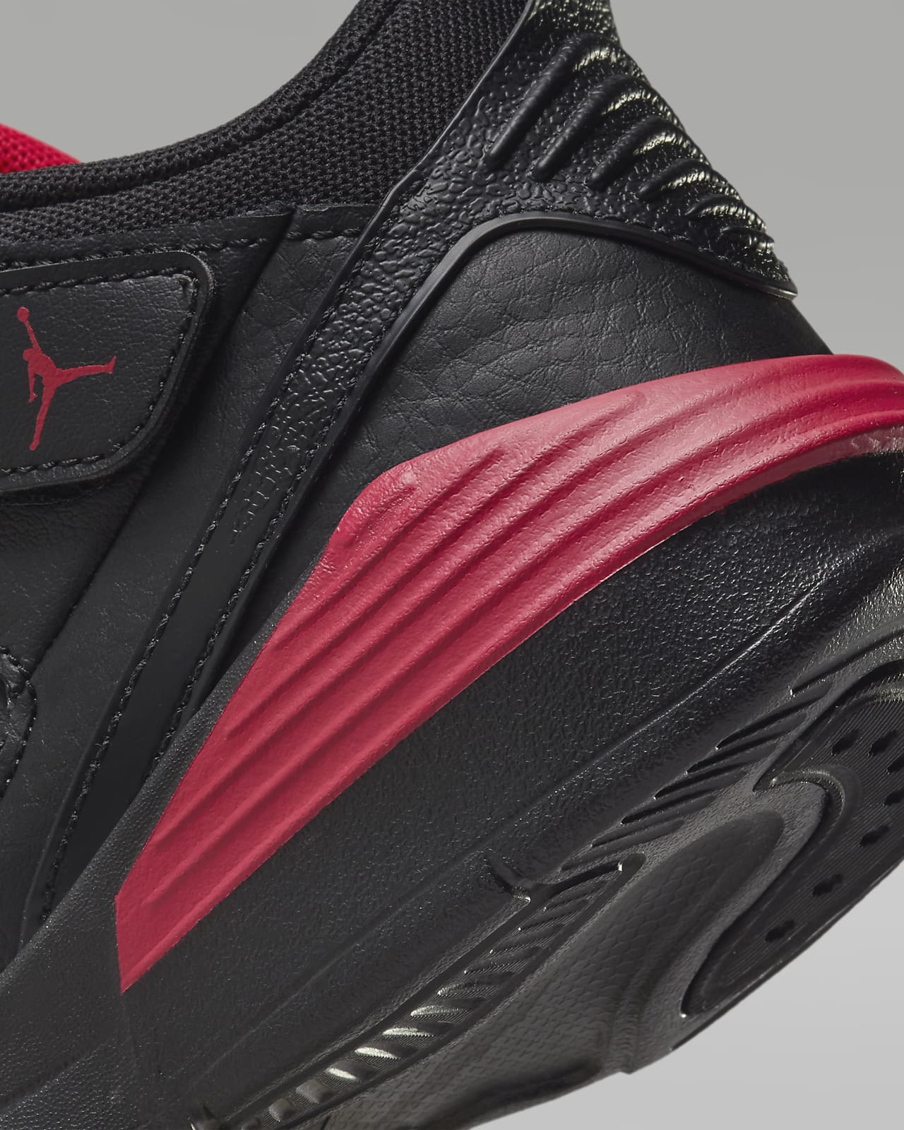 Nike jordan max aura junior top