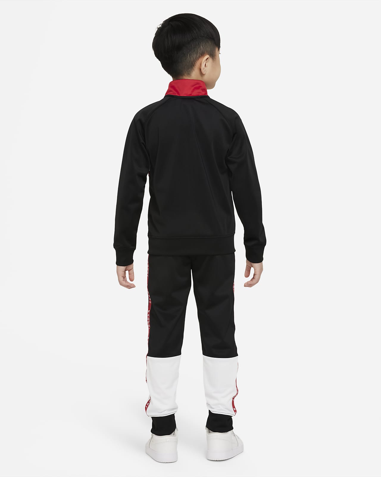 Conjunto de entrenamiento para niños talla pequeña Jordan. Nike.com