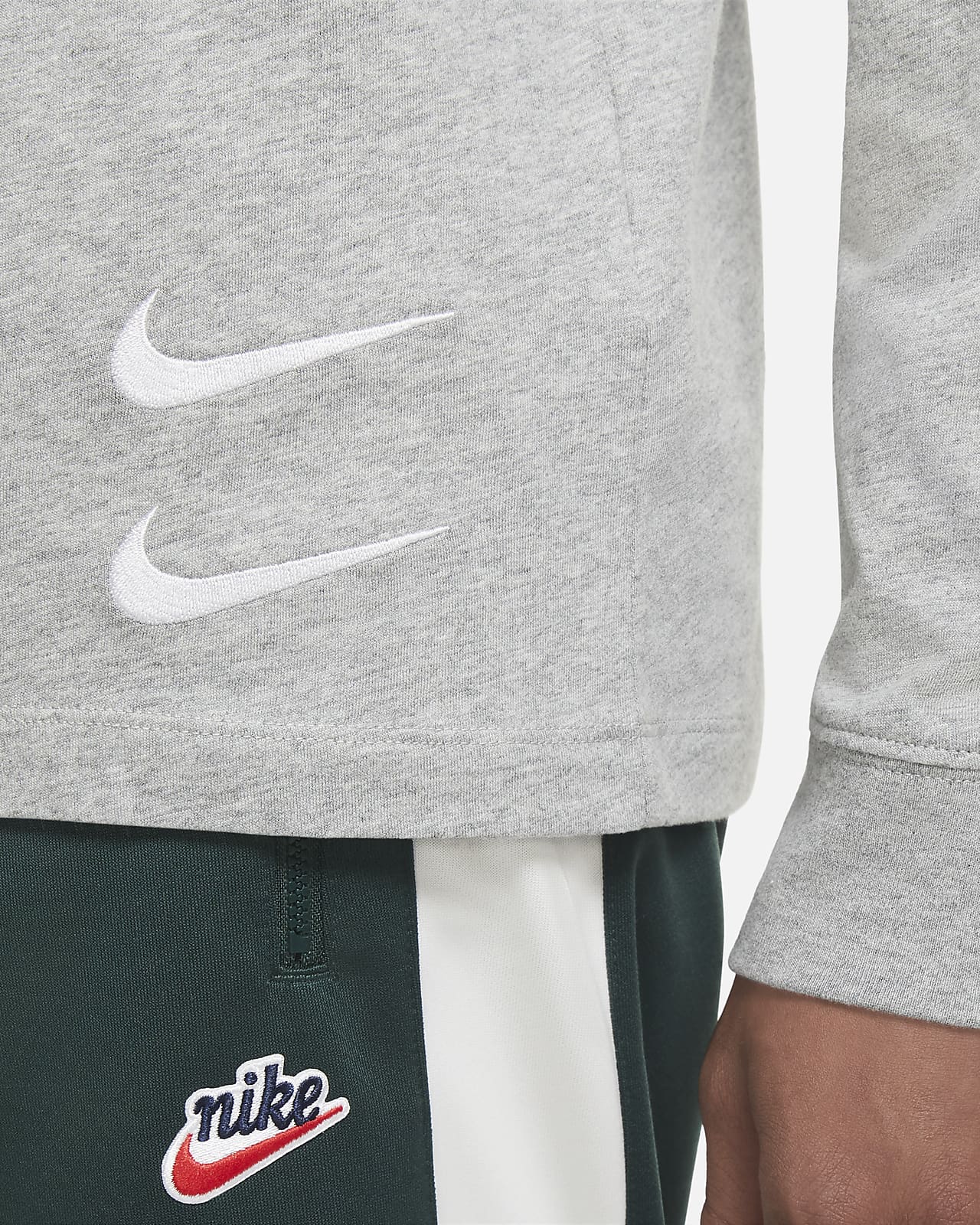 nike sportswear pro swoosh