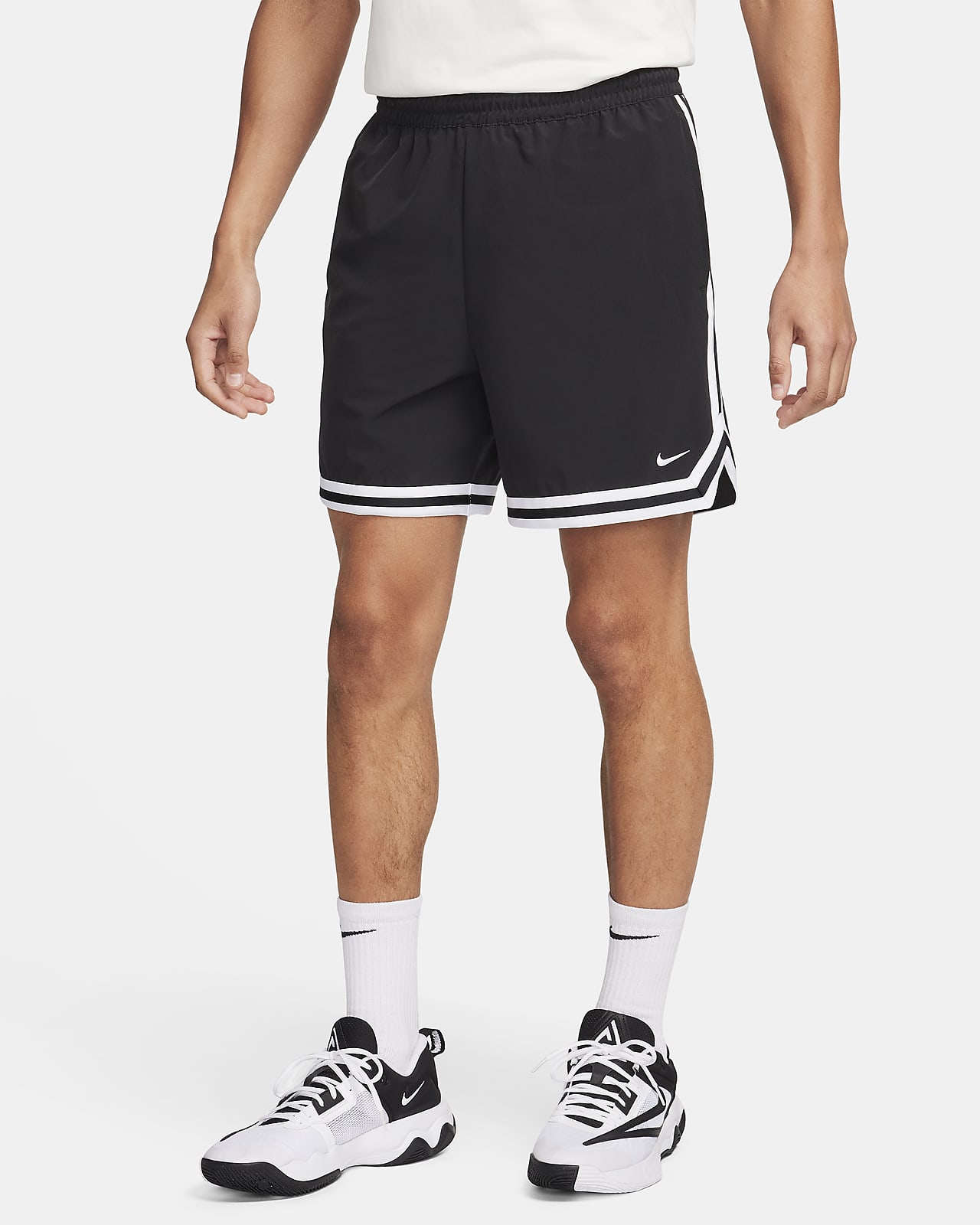 Shorts de básquetbol de tejido Woven UV Dri-FIT de 15 cm para hombre Nike DNA