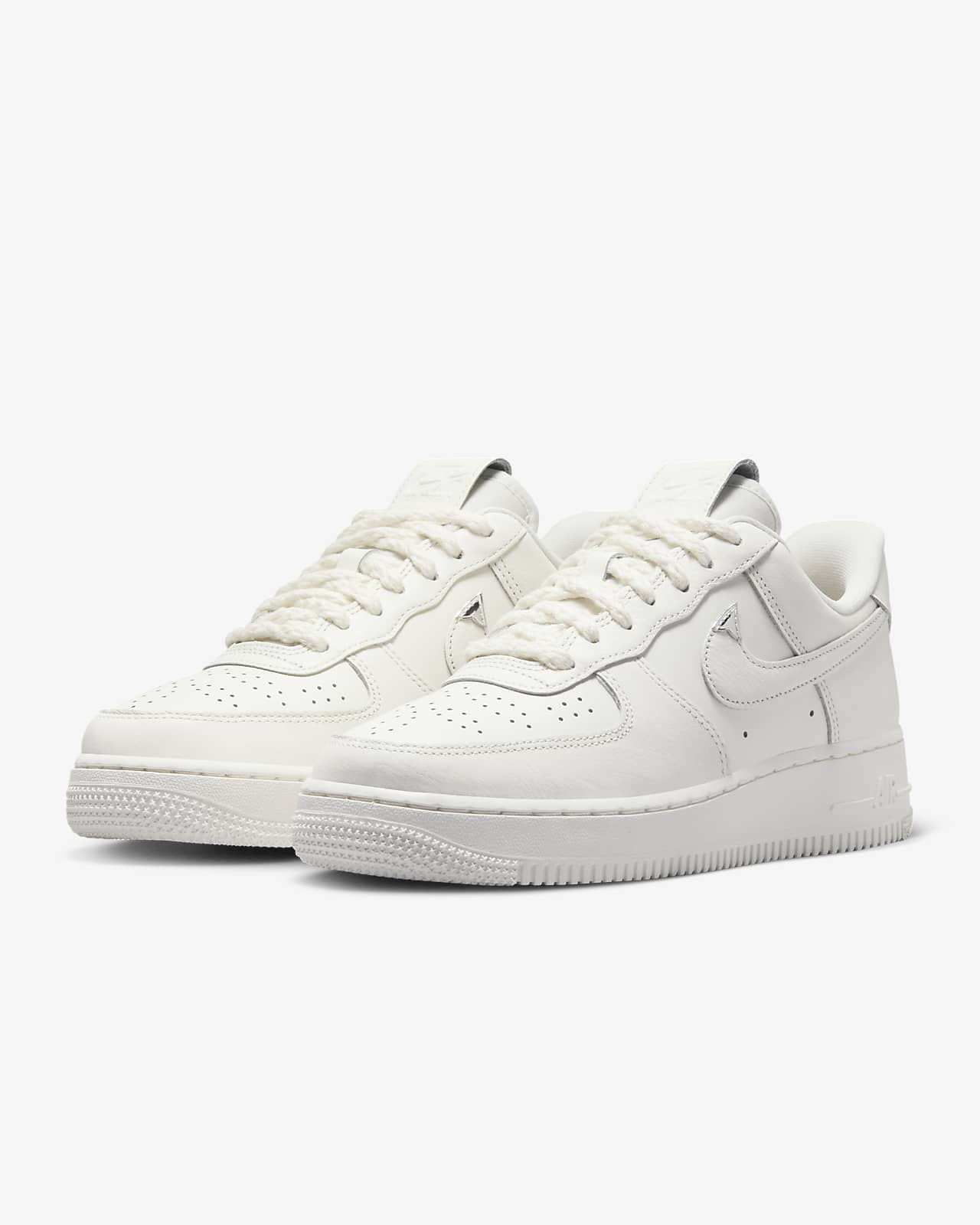 Nike Women's Air Force 1 '07 LV8 Shoes