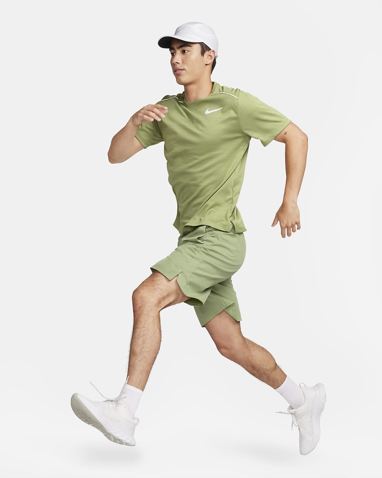 NIKE ランニングショートパンツとTシャツ