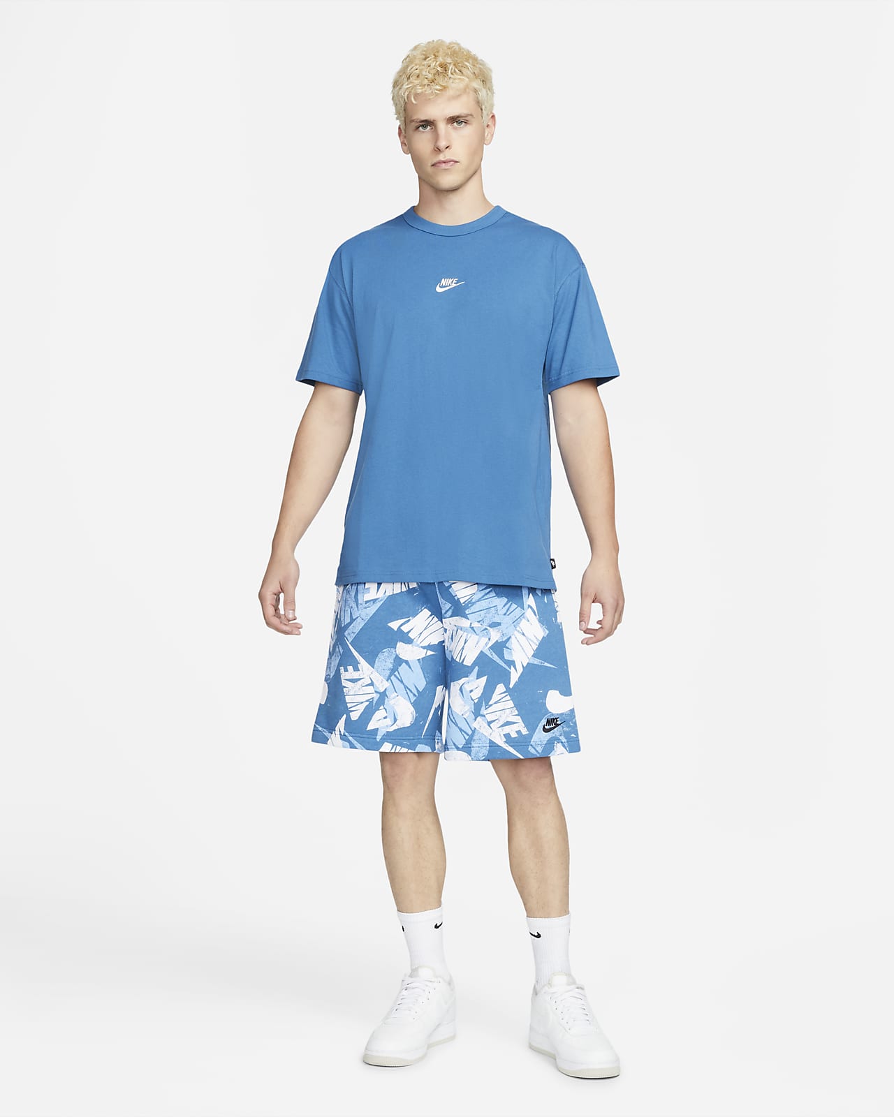 Nike Sportswear Premium Essentials Men's T-Shirt. Nike AE