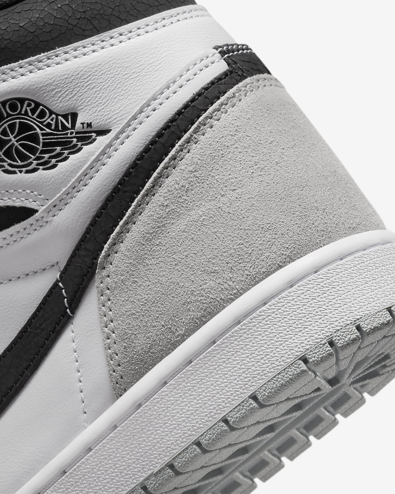 Air Jordan 1 Retro High OG Shoes. Nike JP