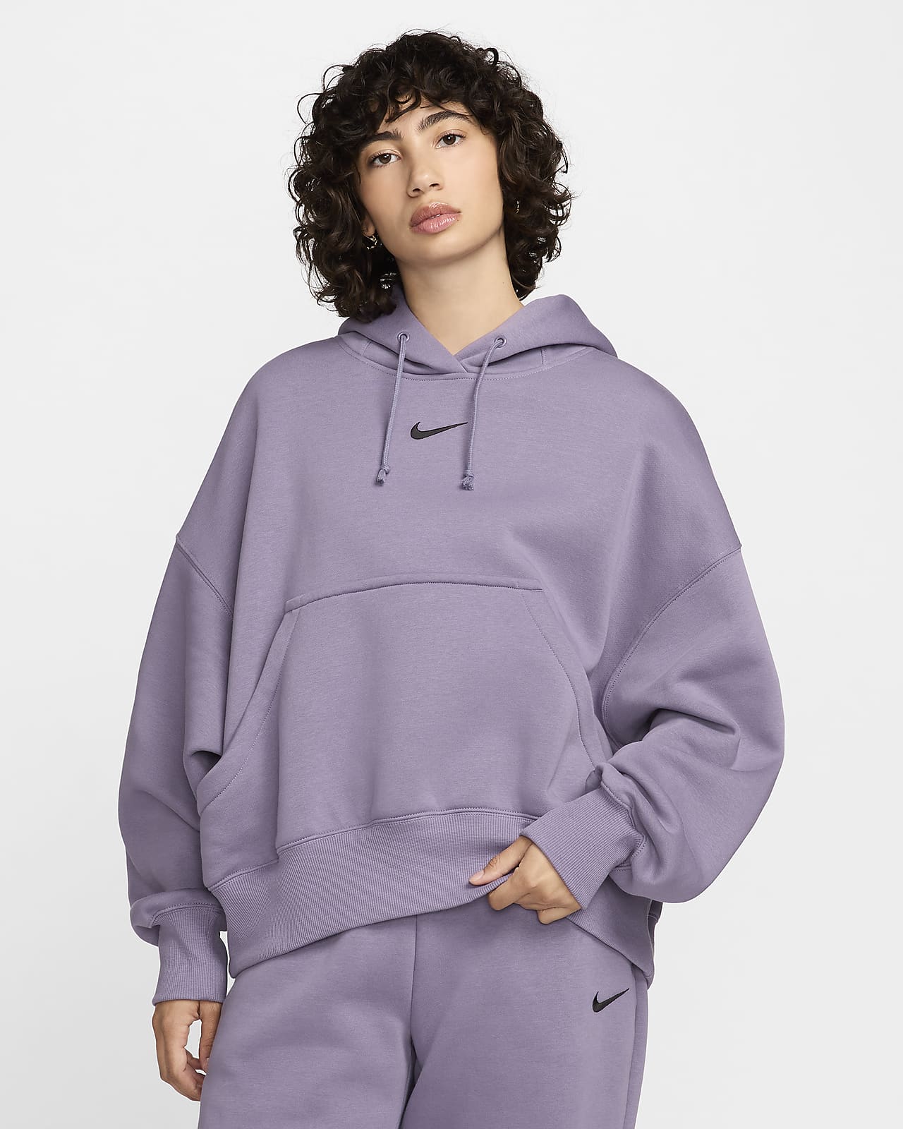 https://static.nike.com/a/images/t_PDP_1280_v1/f_auto,q_auto:eco/01f4b75d-ed61-4703-aa85-15fee1777187/sportswear-phoenix-fleece-womens-over-oversized-pullover-hoodie-RrzVXL.png