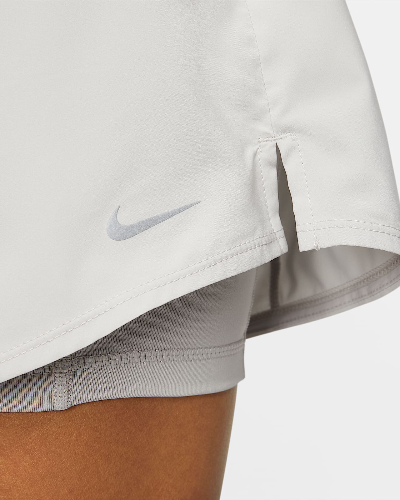Nike One Dri FIT 2 in 1 damesshorts met hoge taille 8 cm