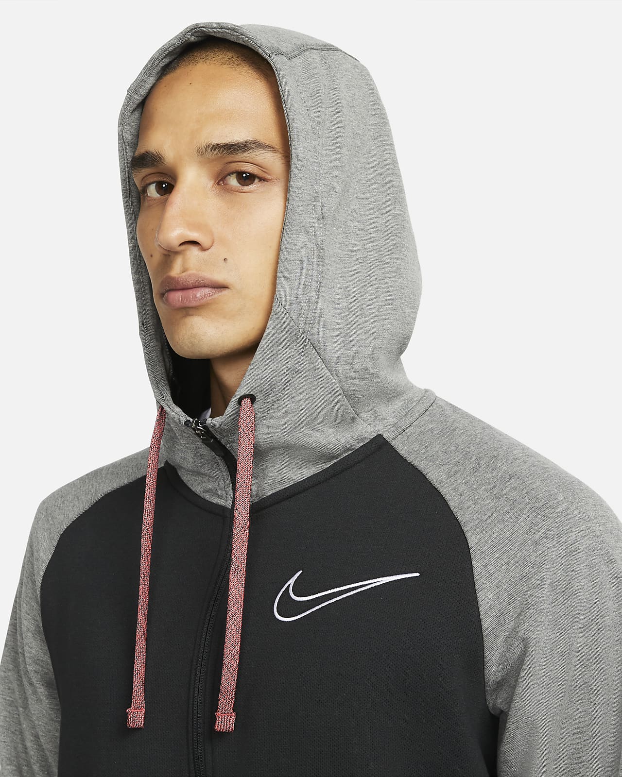 sweat nike therma