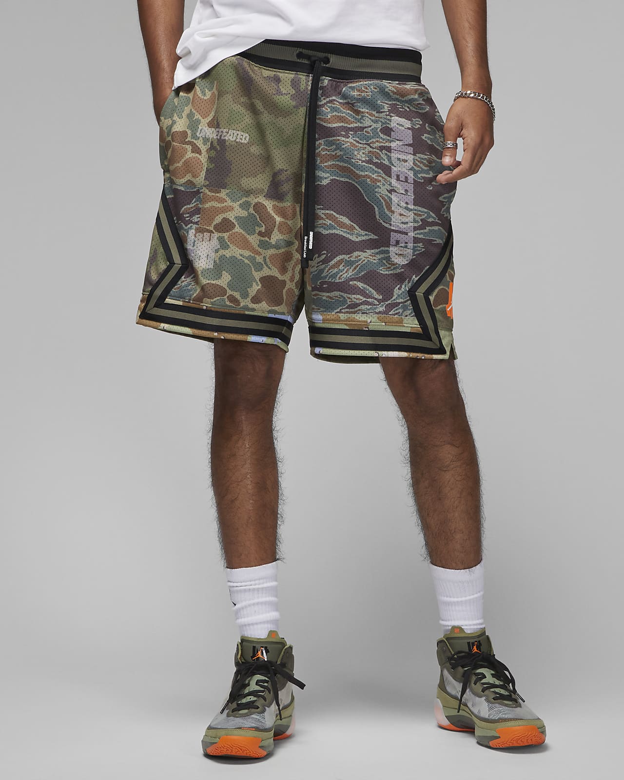 Jordan x UNDEFEATED Herenshorts. Nike NL
