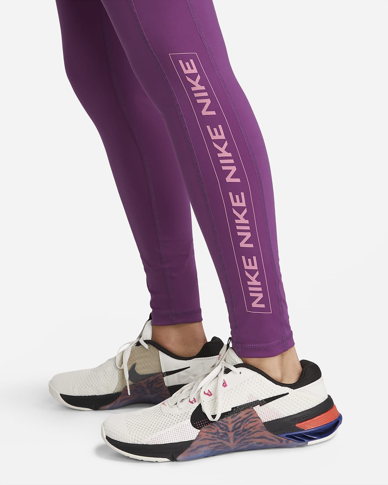 Leggings de tiro con gráfico Nike Pro. Nike.com