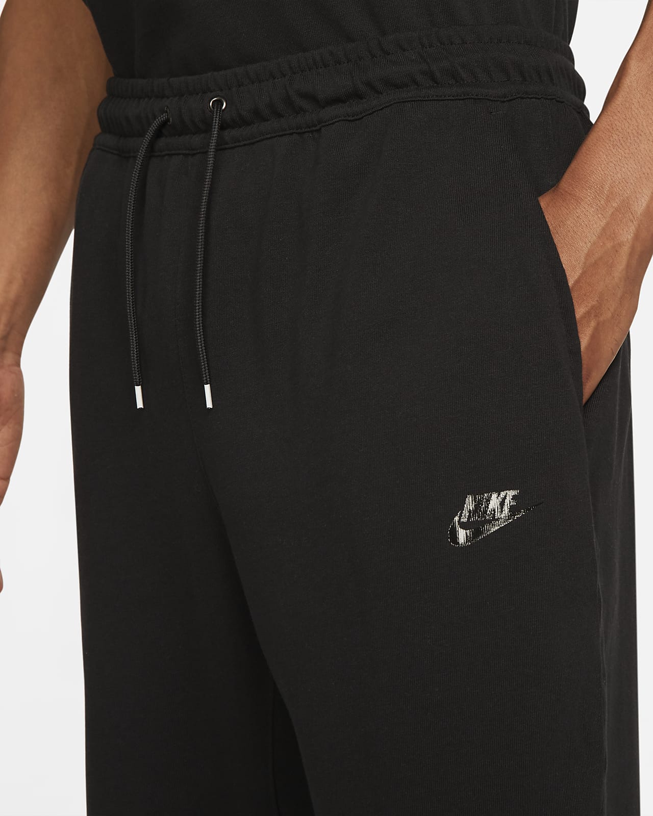 Nike Sportswear Men's Lightweight Open Hem Trousers. Nike SE