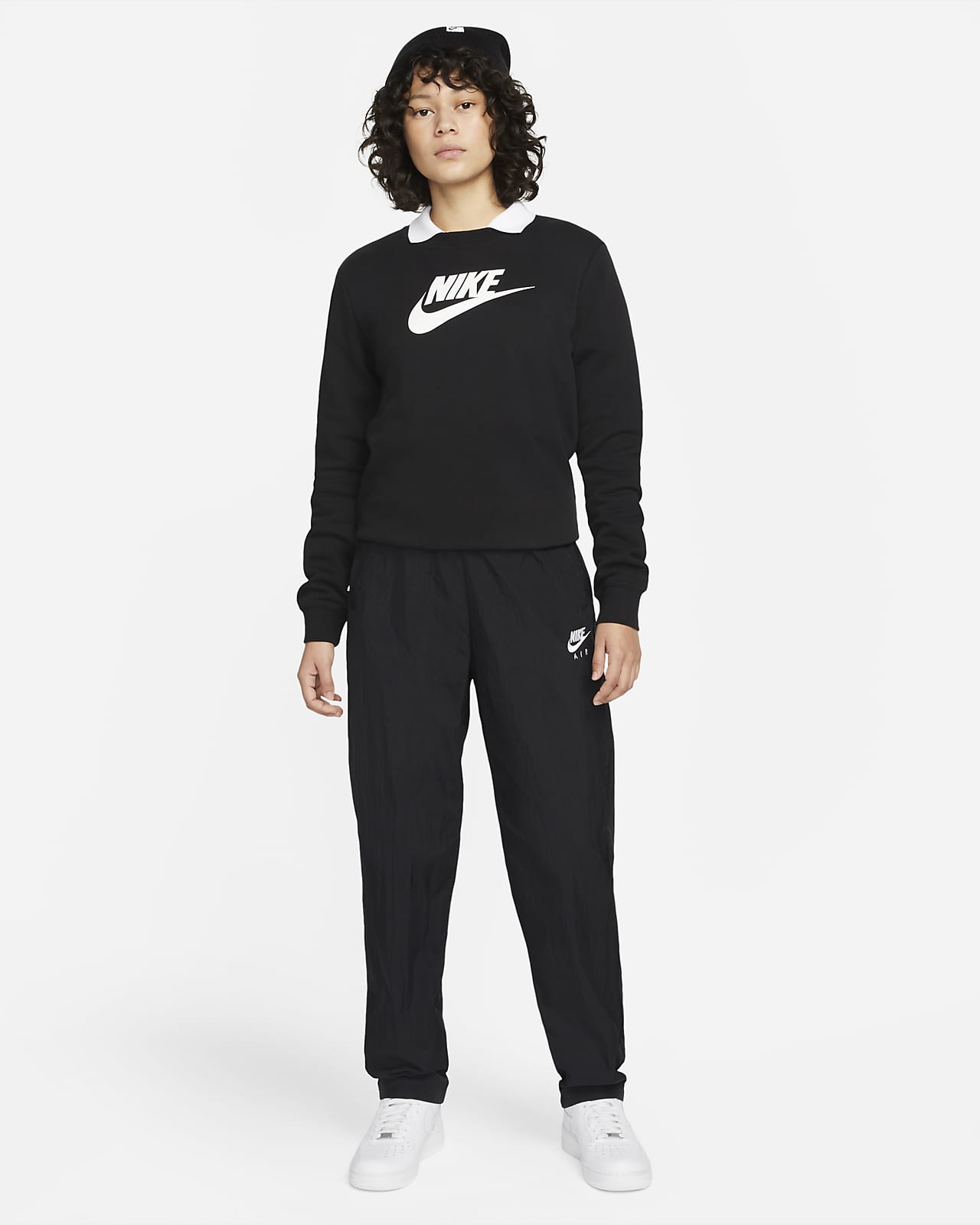 Womens black 2025 nike crewneck