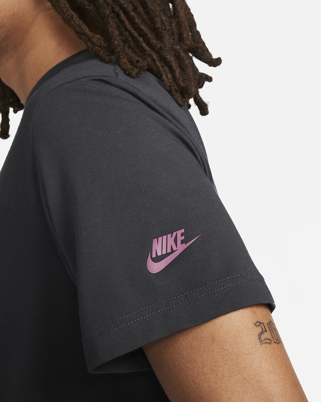 Nike Sportswear Men's Graphic T-Shirt. Nike IL