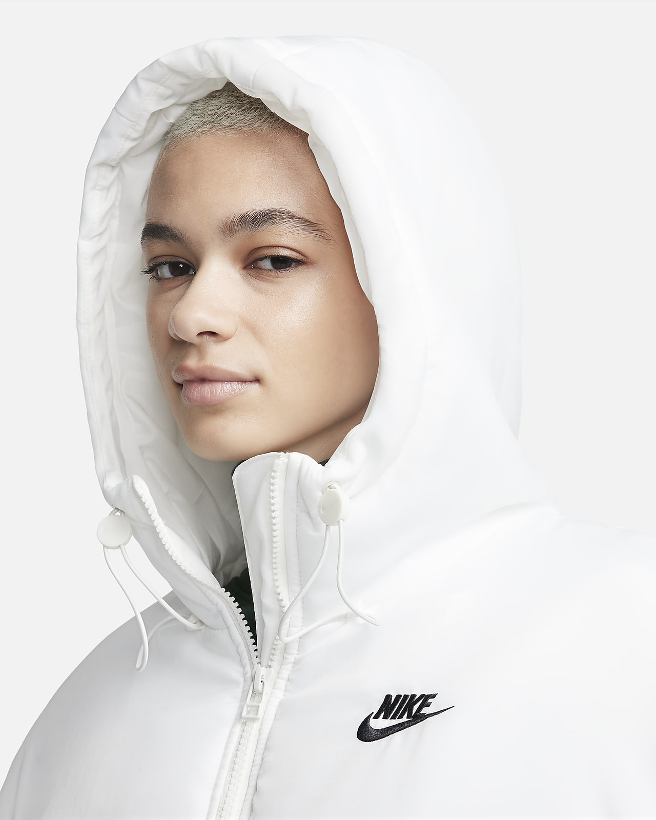 Sportswear Classic Nike Loose Therma-FIT Parka. Women\'s Hooded Puffer