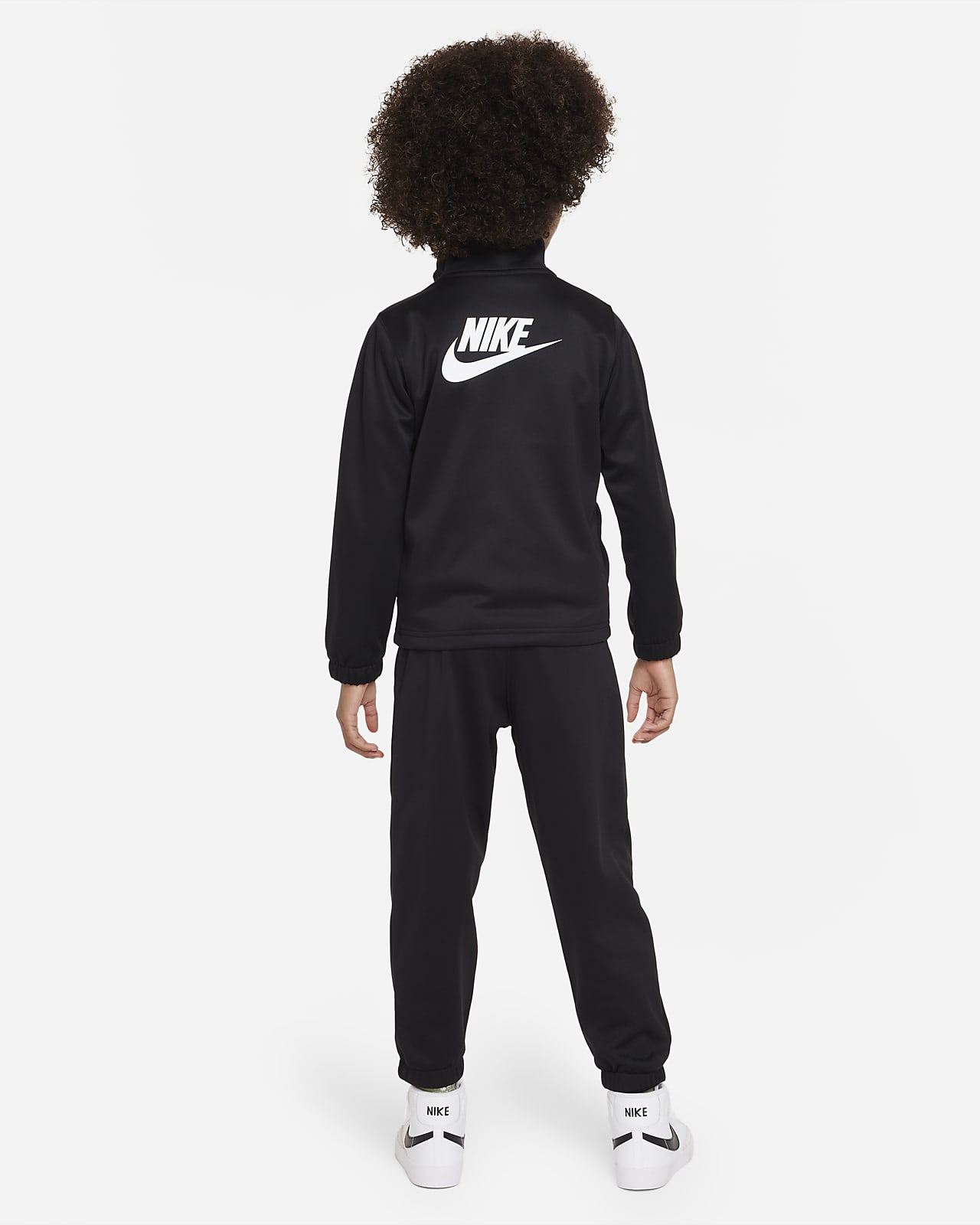 magasin Grine Assimilate Todelt Nike Sportswear Lifestyle Essentials-Dri-FIT-tracksuitsæt til mindre  børn. Nike DK