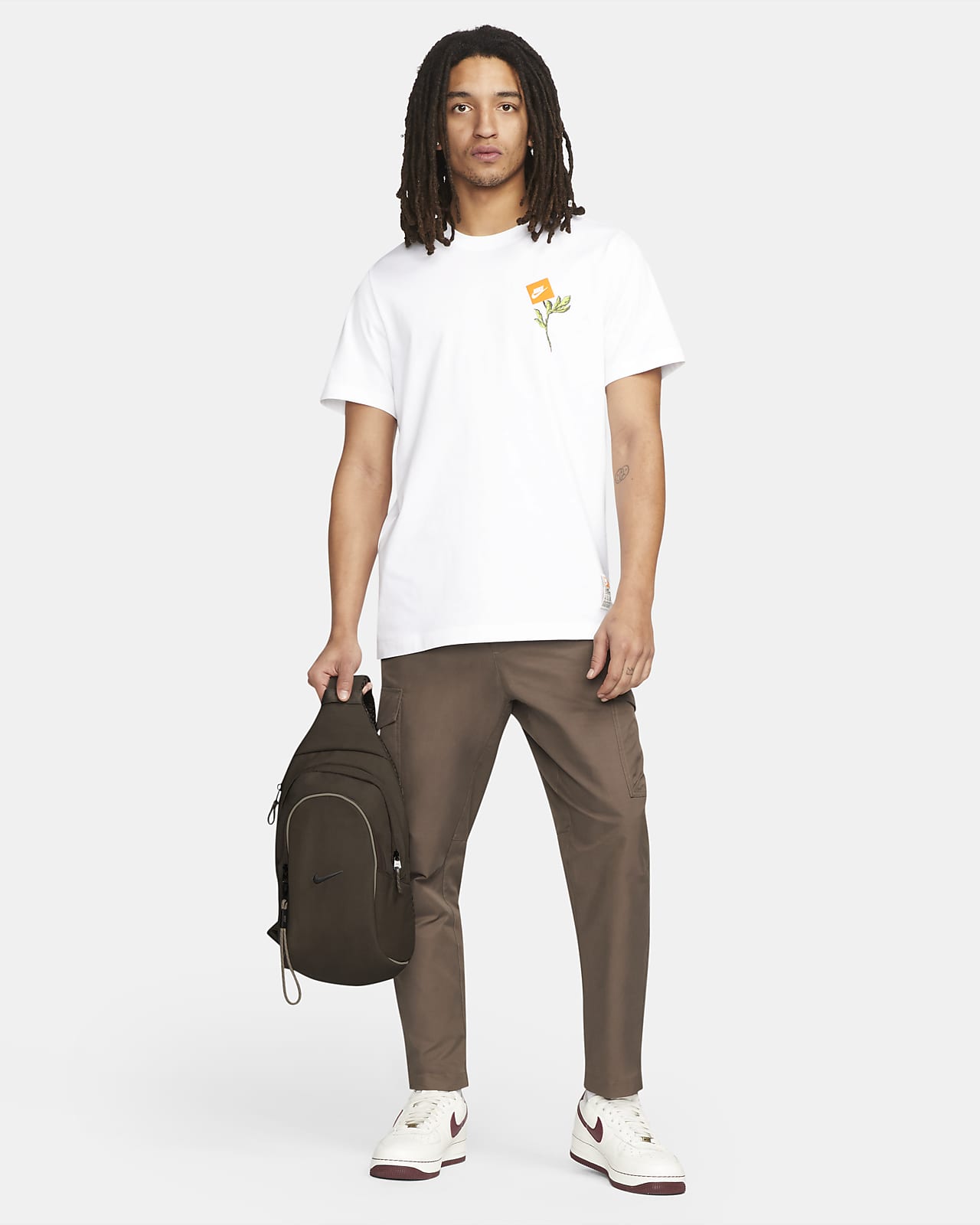 Nike Sportswear Essentials Bolso (8 l). Nike ES