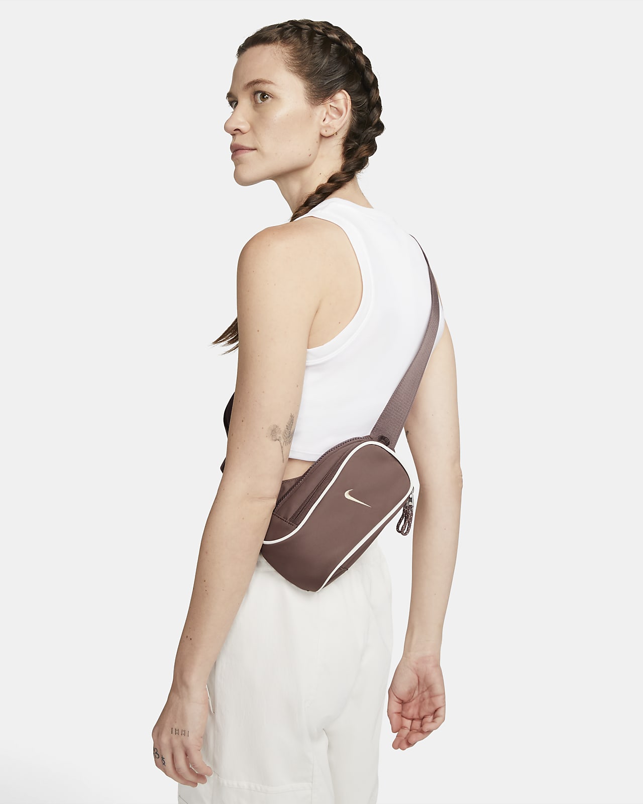 Nike Sportswear Essentials Crossbody Bag (1L). Nike.com